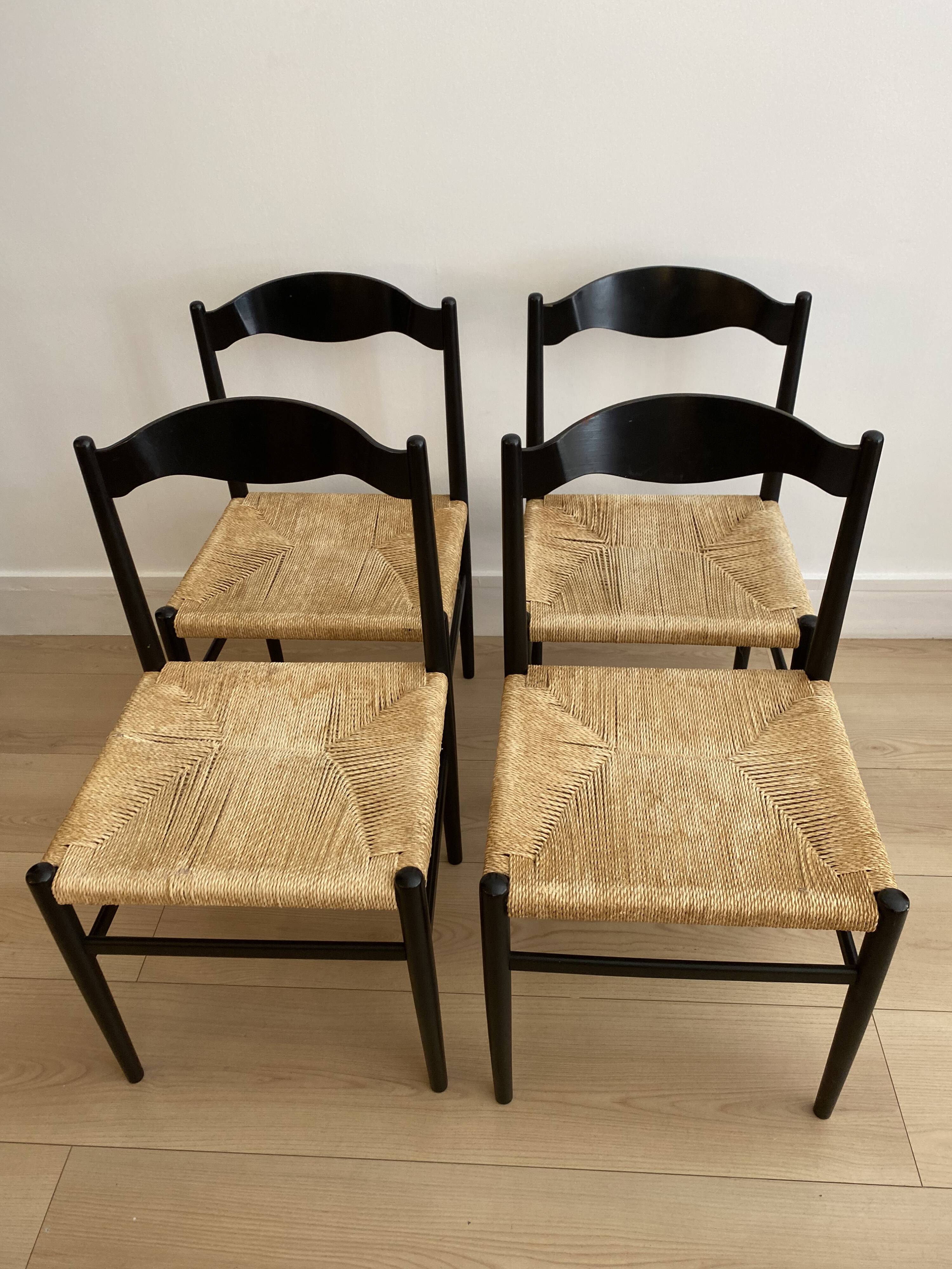 4 vintage mulched chairs