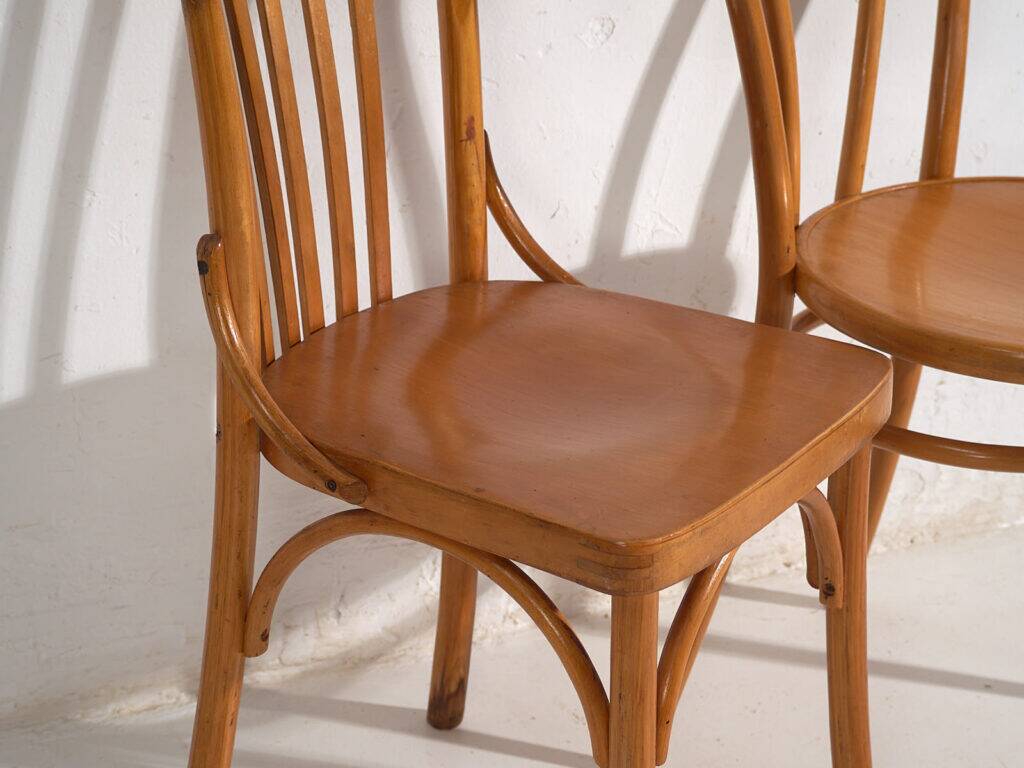 Vintage dining chairs Thonet / TON (c.1920-1950). Set of 8 pieces.