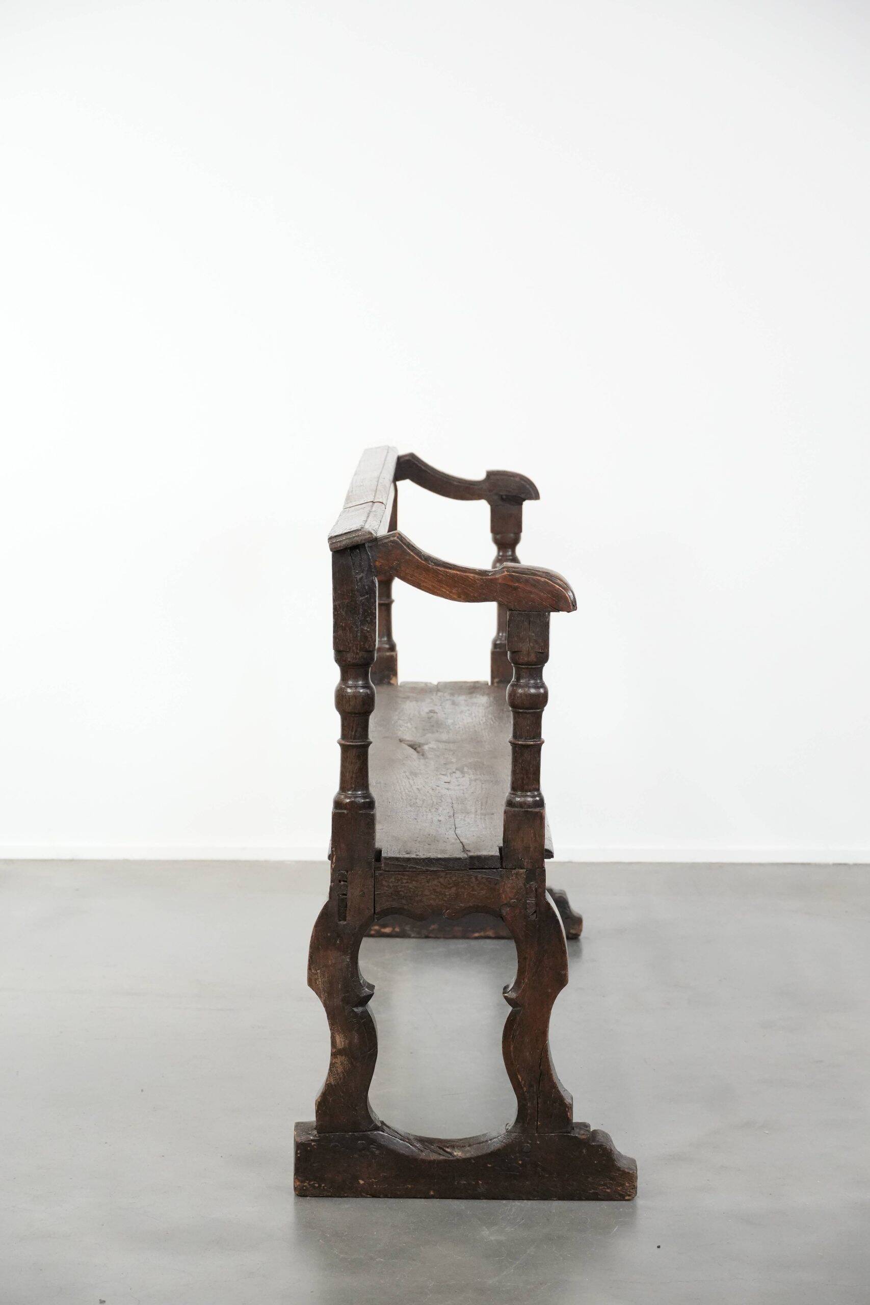 Antique English early 19th century hall bench made of oak