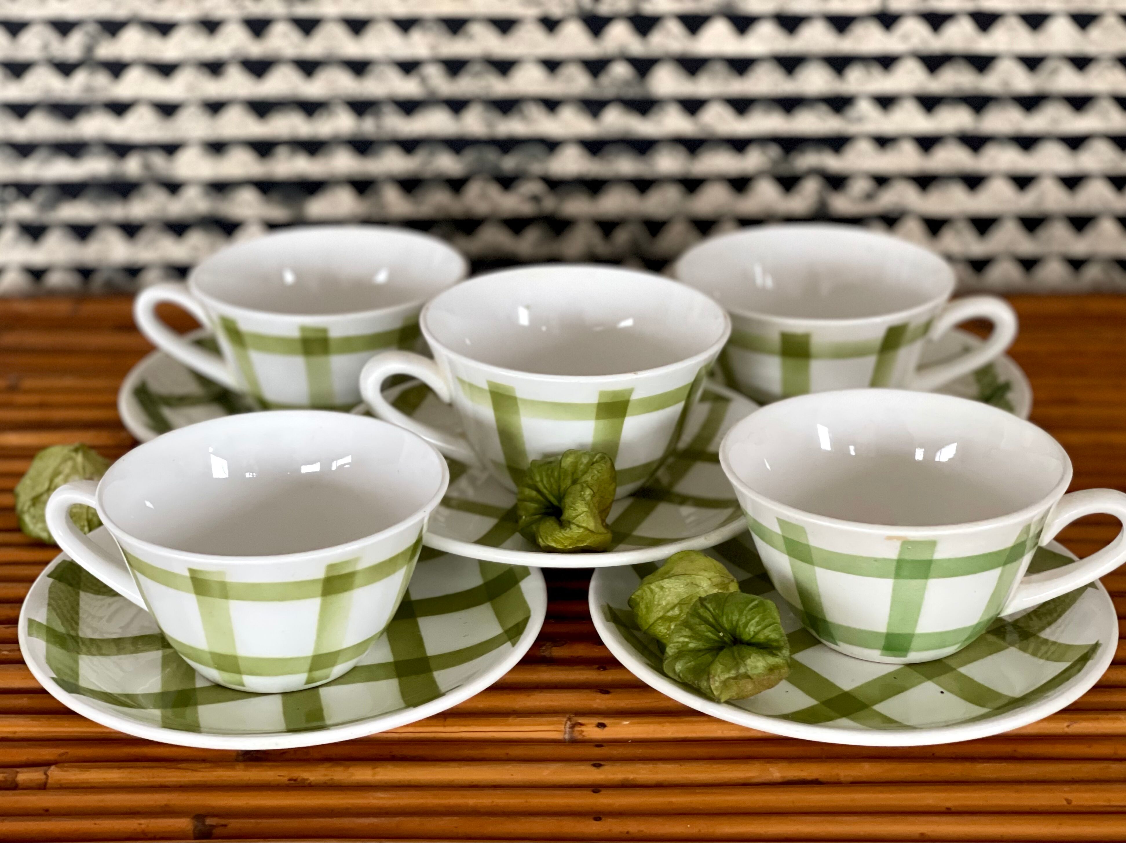 5 cups and saucers vichy 1950