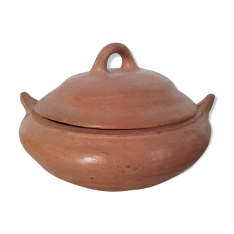 Nice Pot / Tajine in the ground more than 50 years