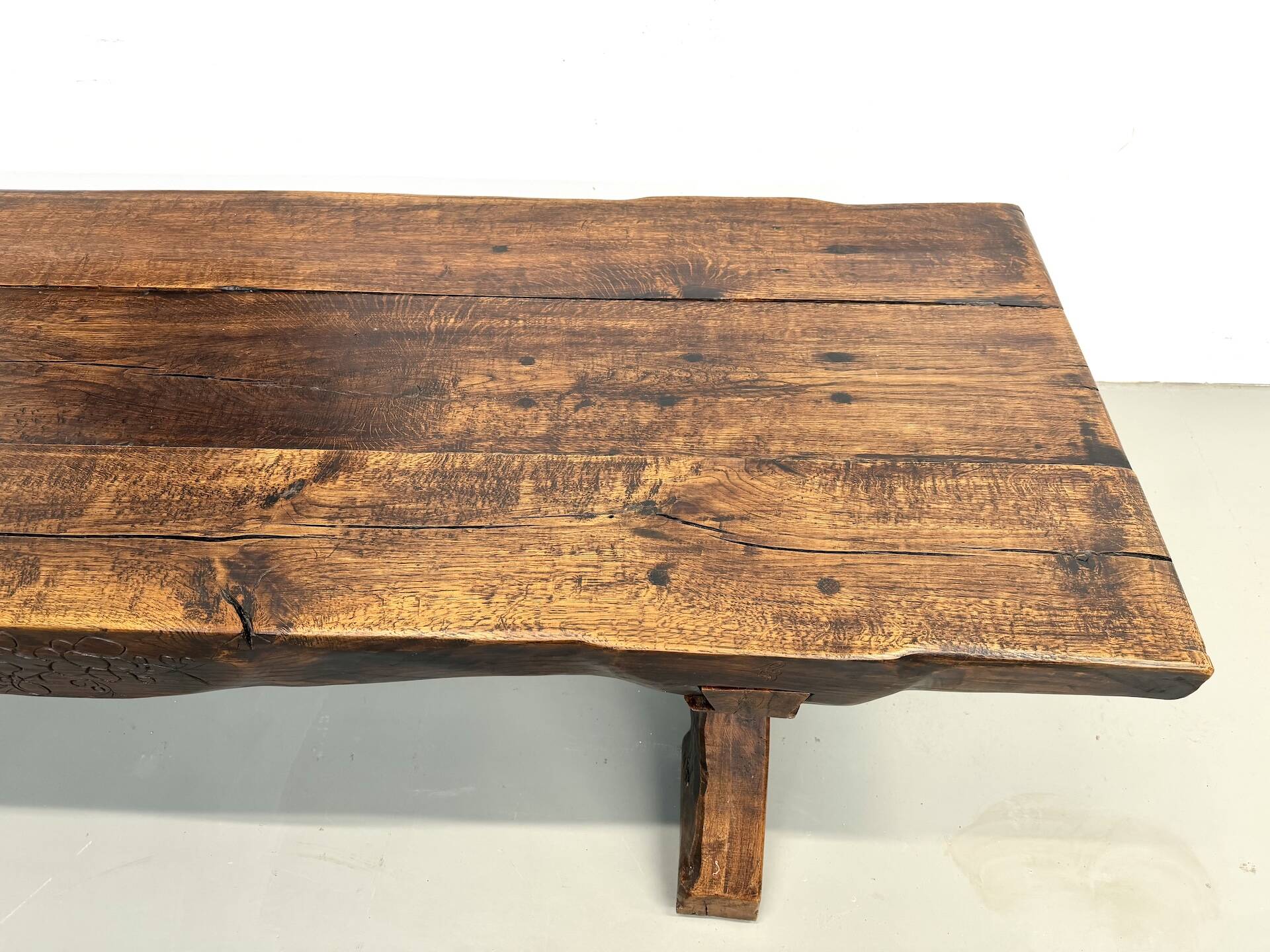 Table Brutaliste en Chêne Massif, Art Populaire (Vers 1900)