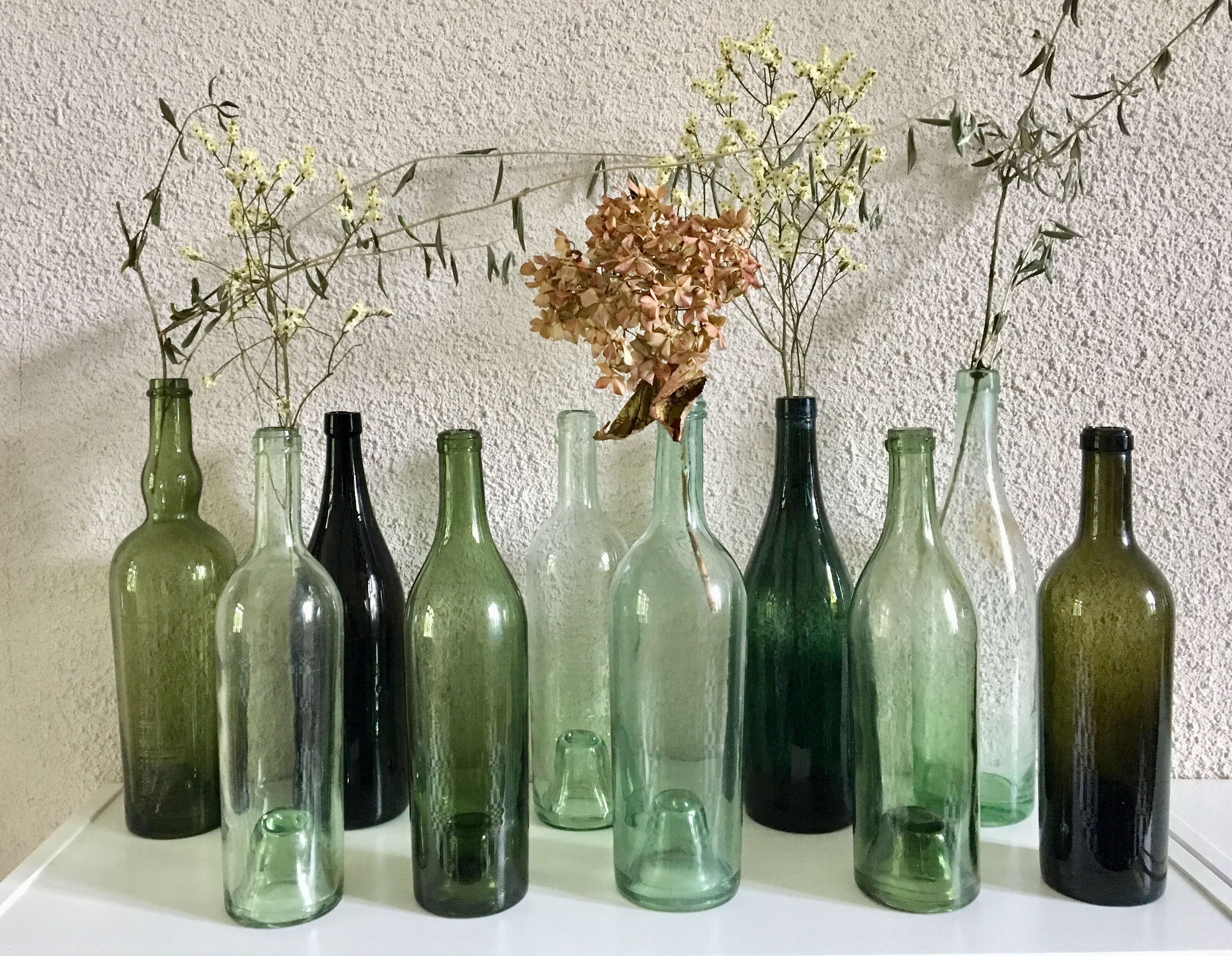 Série de dix bouteilles anciennes