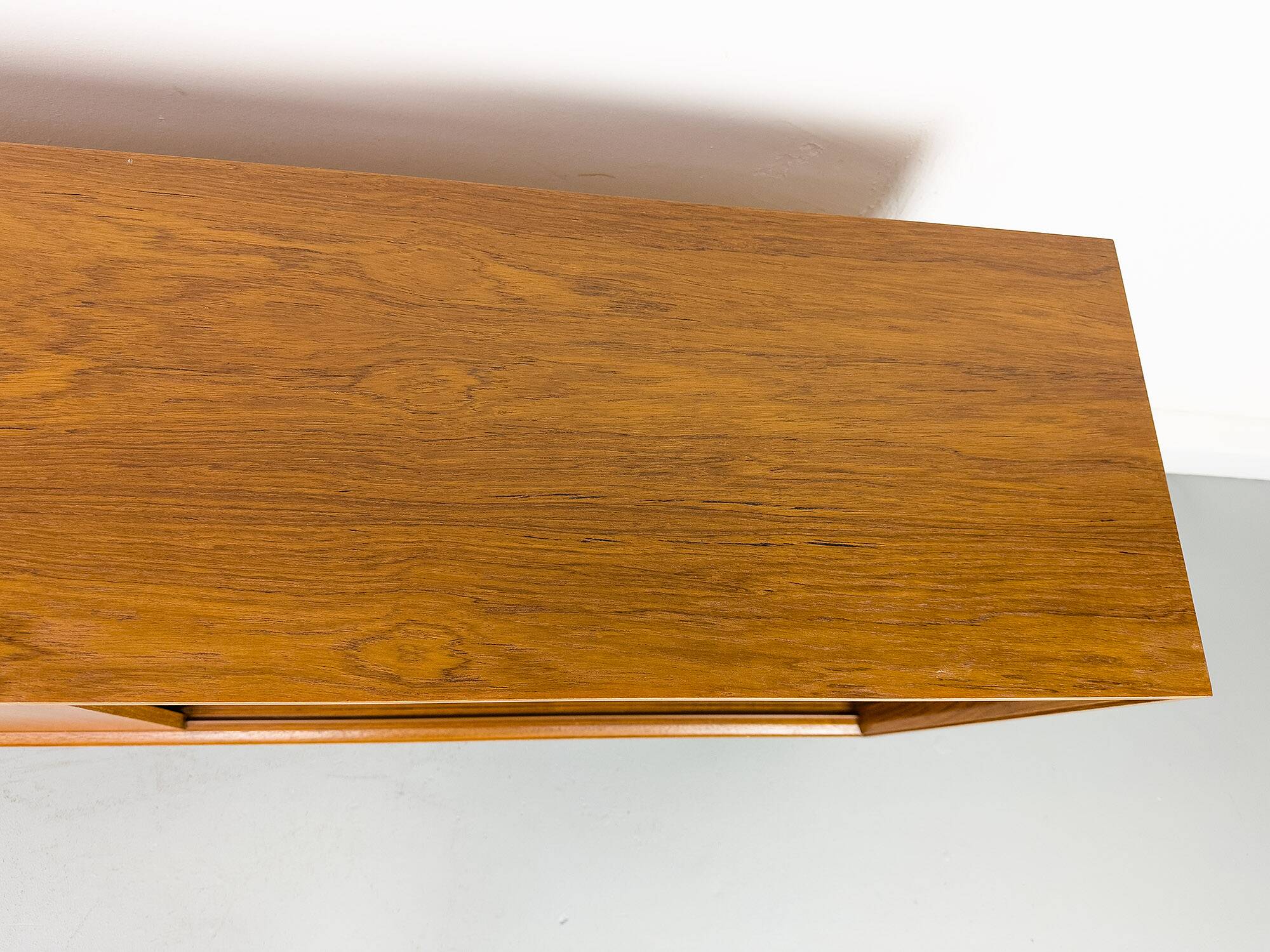 Buffet vintage en teck avec portes coulissantes, 1971