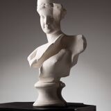 Fragmented Venus sculpture