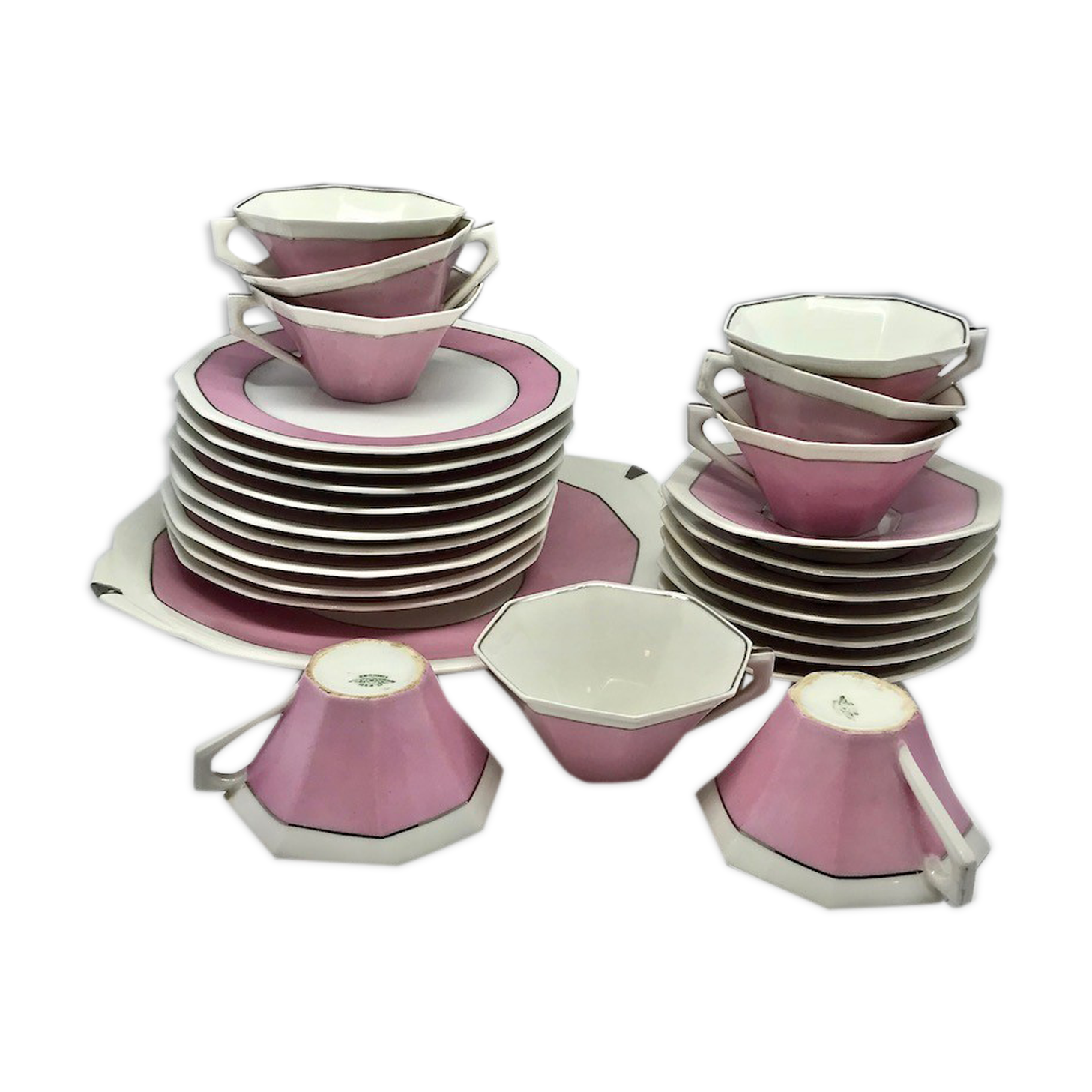 Coffee service and art deco cake