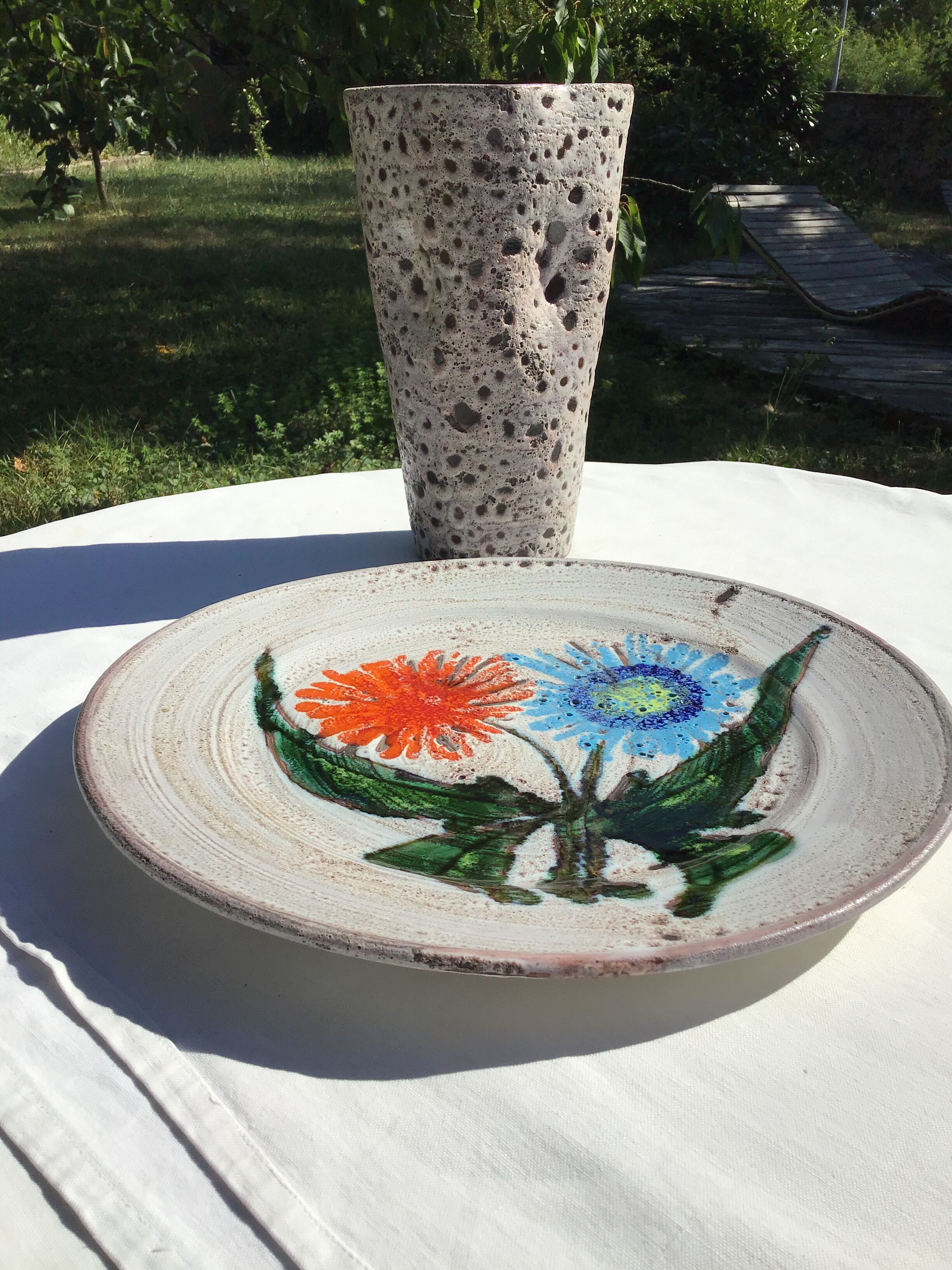 Vallauris La Roue dish seafoam flowers