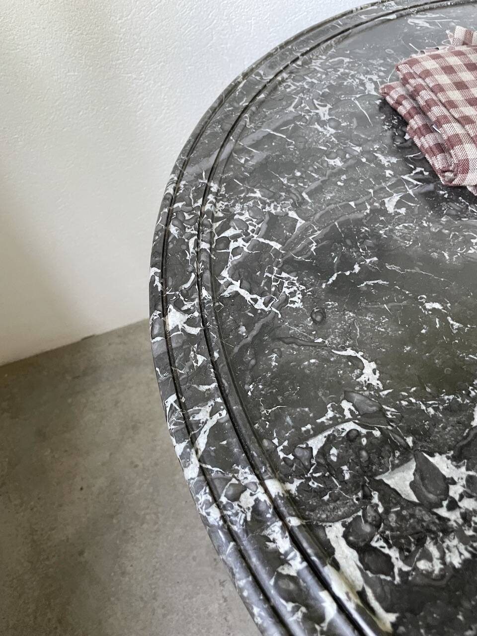 Empire walnut and marble pedestal table, late 19th century