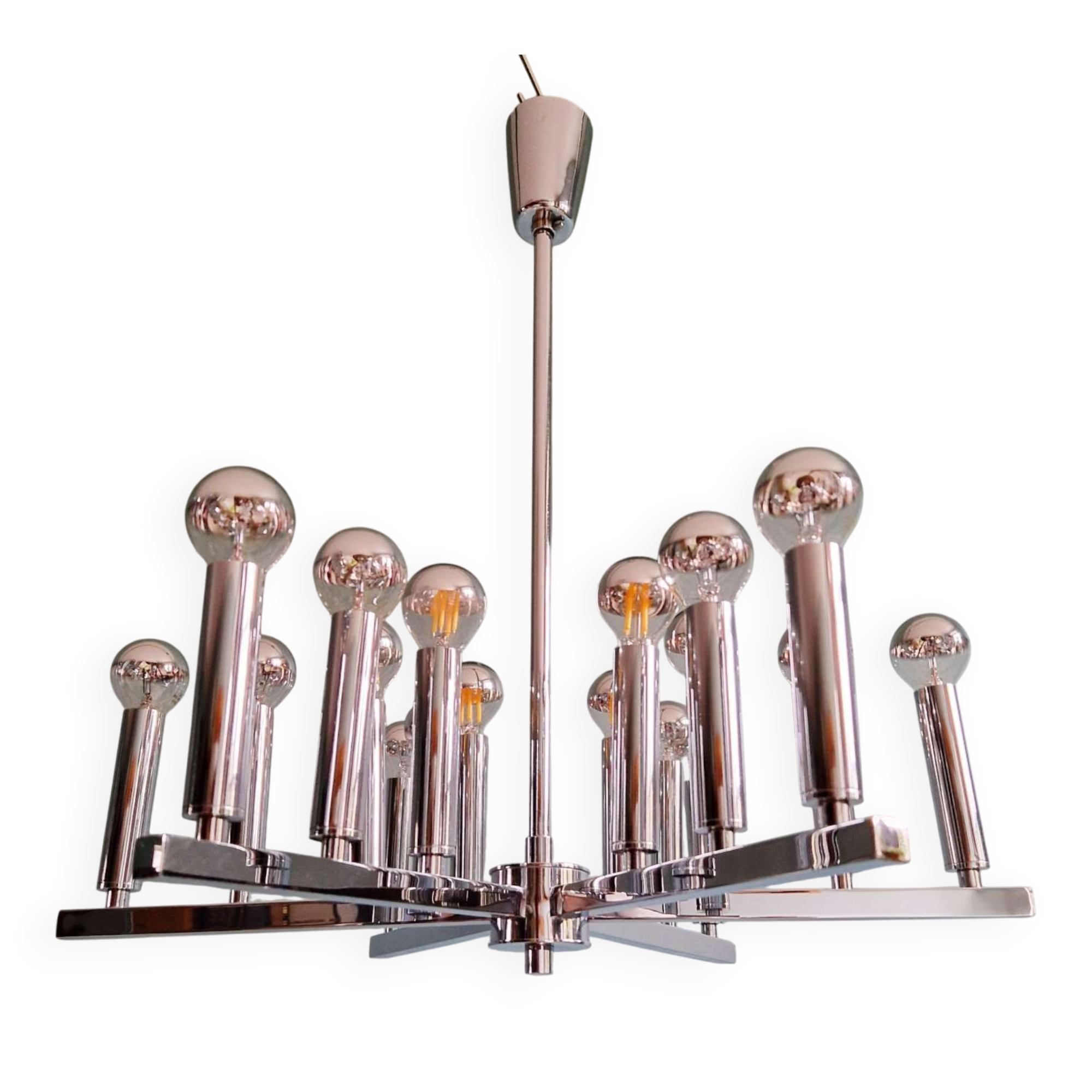Chrome metal Space Age chandelier, 18 light points, 1970.