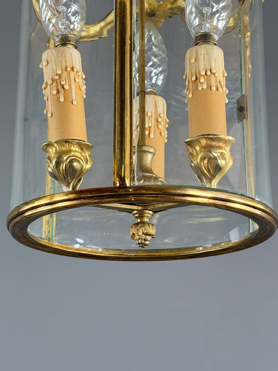 Cylindrical lantern in gilded bronze in the Louis XV style, 20th century.