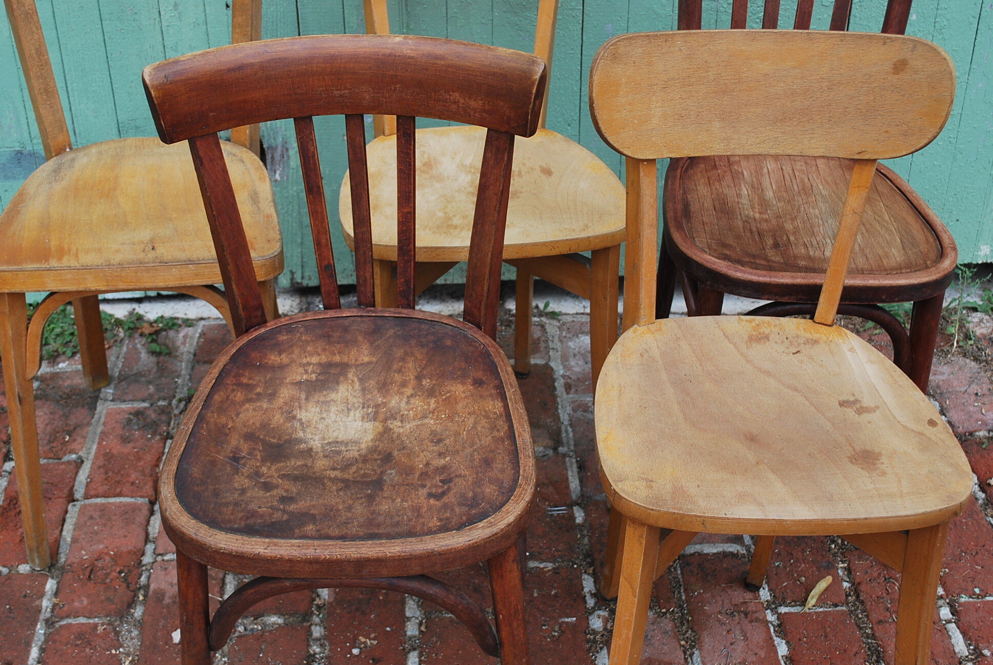 Set de six chaises bistrot déparéillées