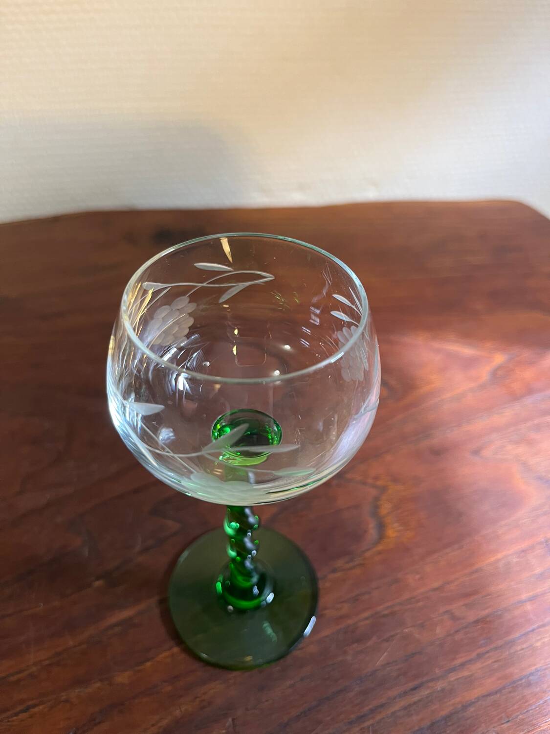 Alsace Bas-Rhin wine glass with turned and chiseled glass base
