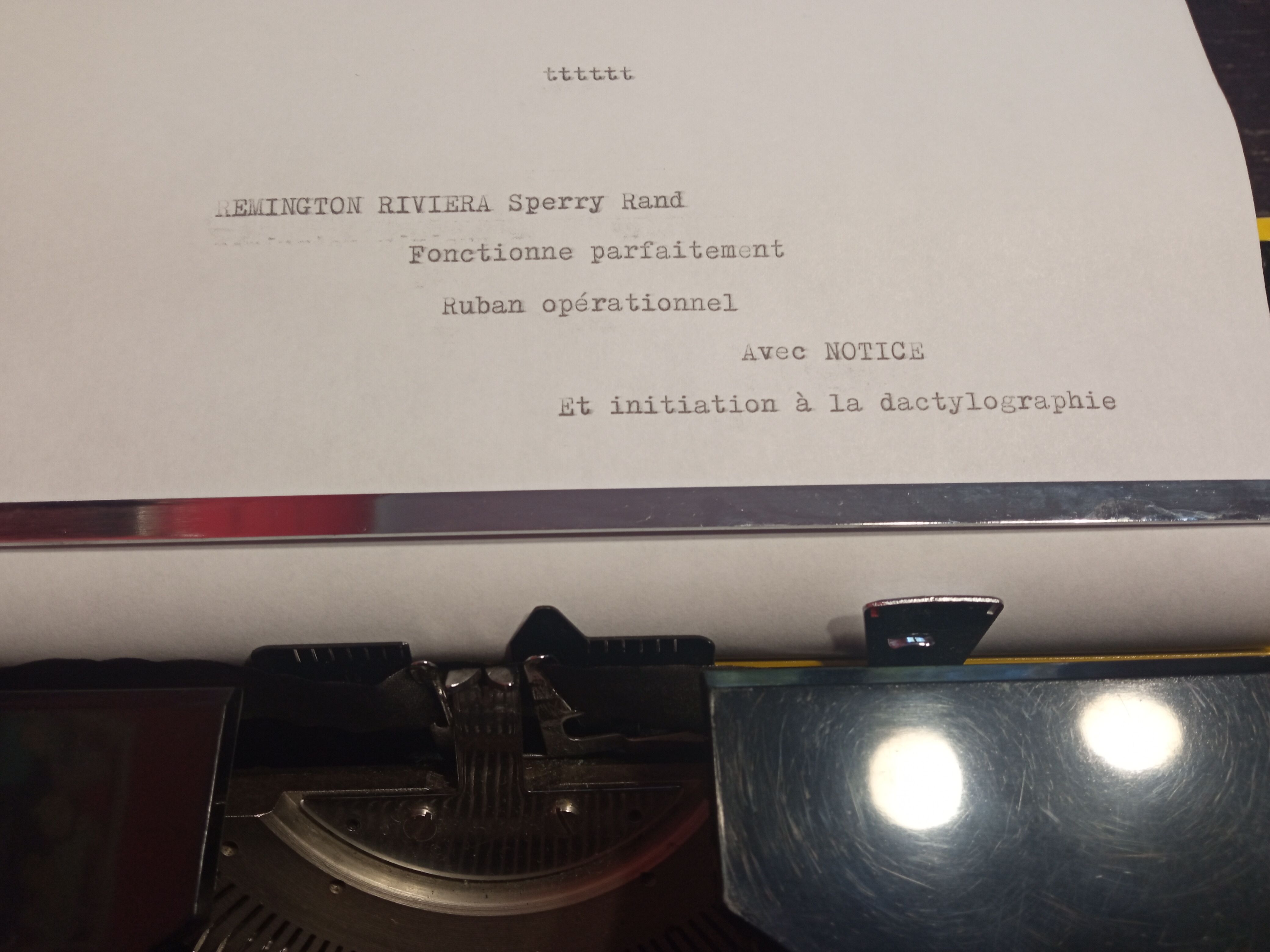 Typewriter remington riviera Sperry Rand Riviera Yellow