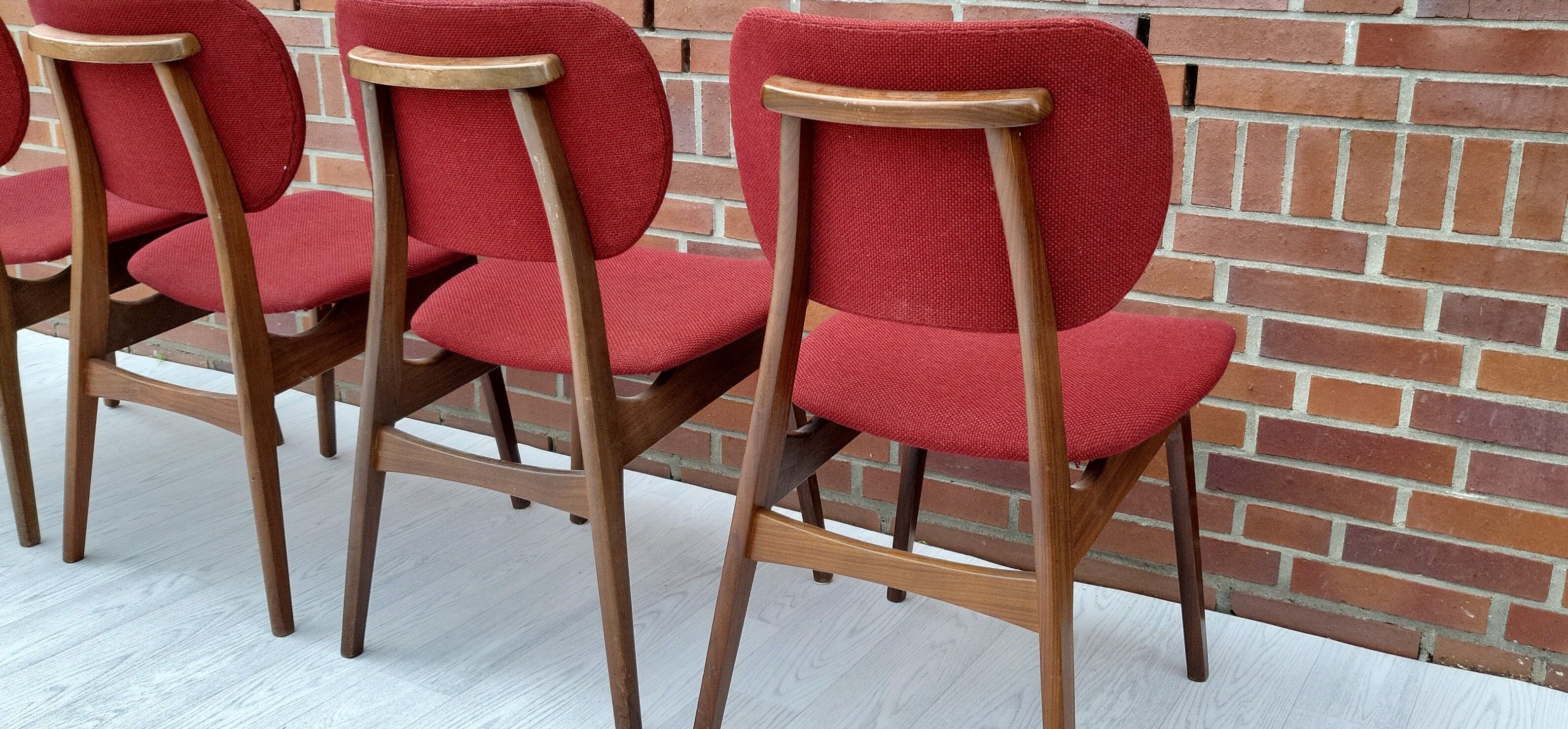 Lot of 4 middle century chairs