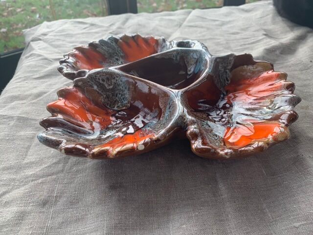 Servant with leaf-shaped compartments, slip, enamelled ceramics stamped Vallauris