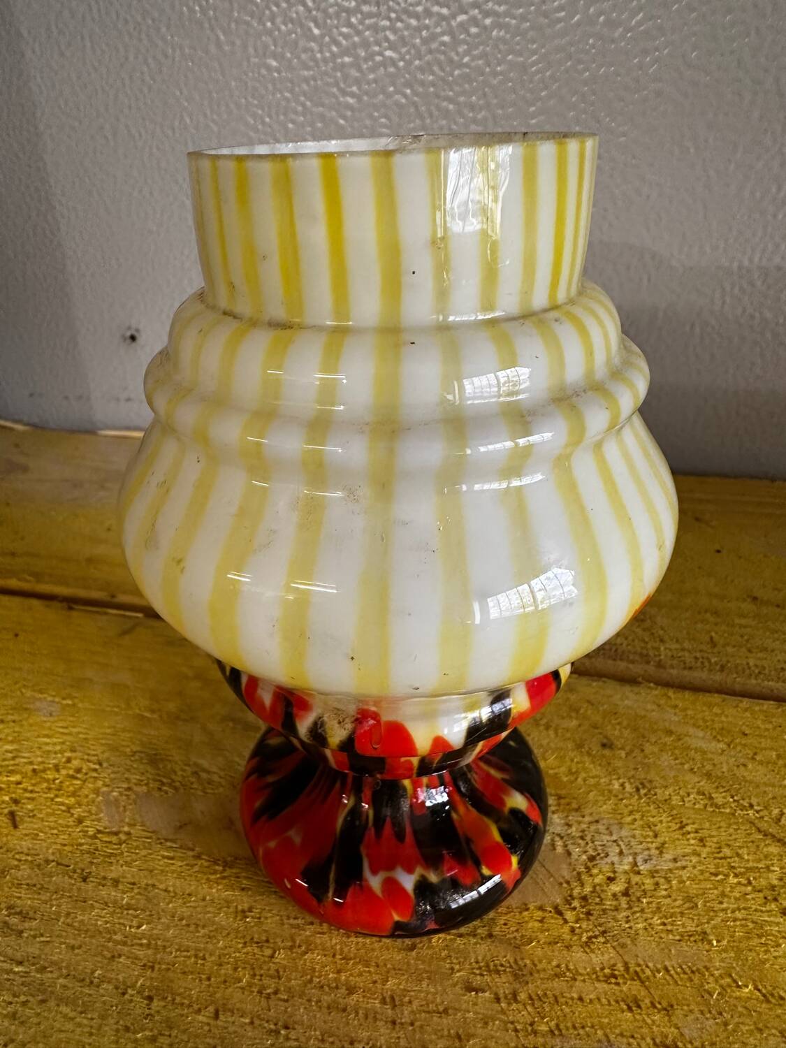 Small 1970s Murano Glass Vase in the style of Carlo Moretti. H15.