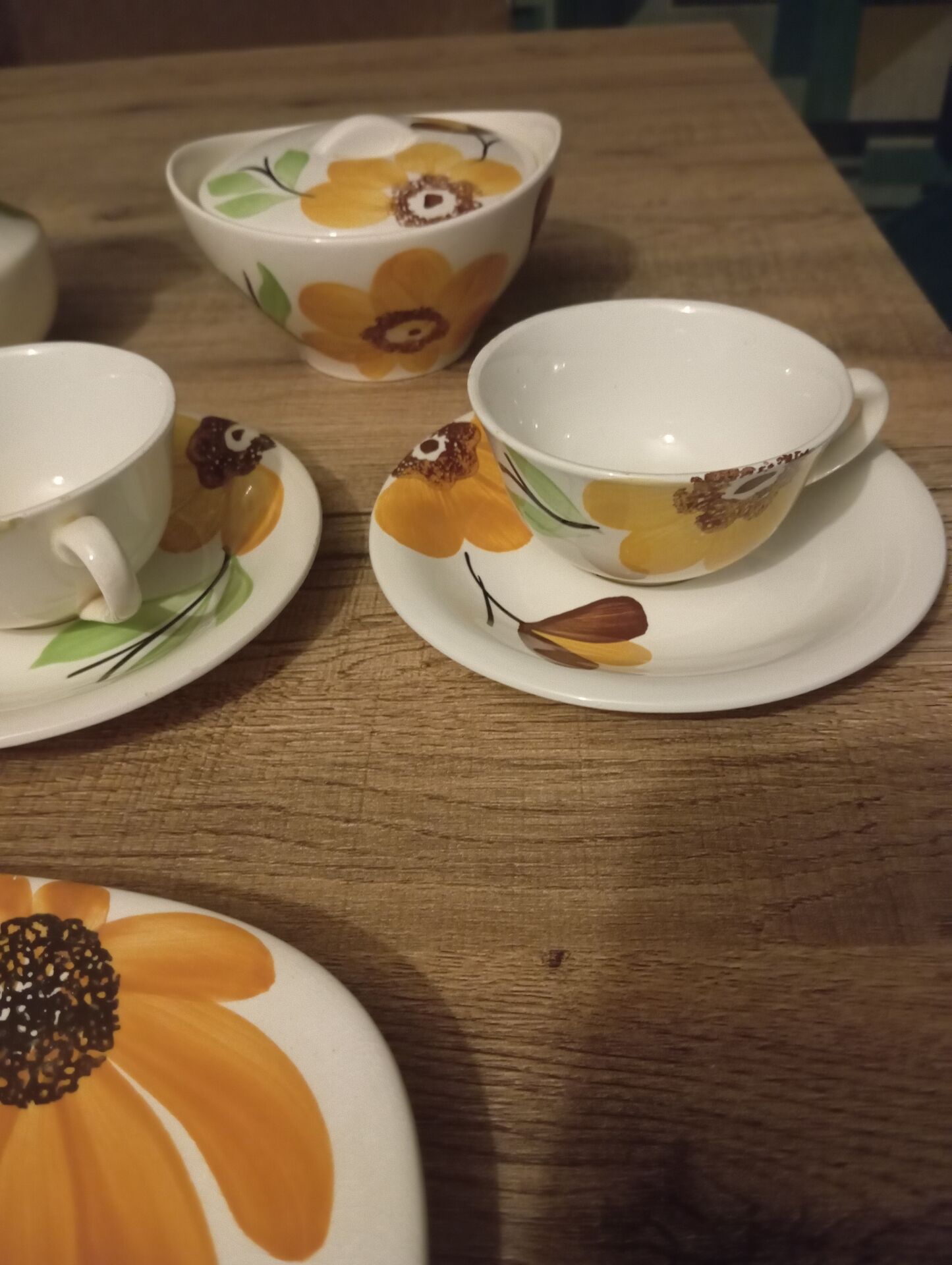 Gien set model Sunflowers and Lodi. 1970s