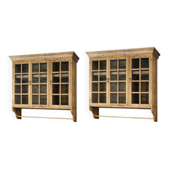 Vitrines murales en bois massif et en verre