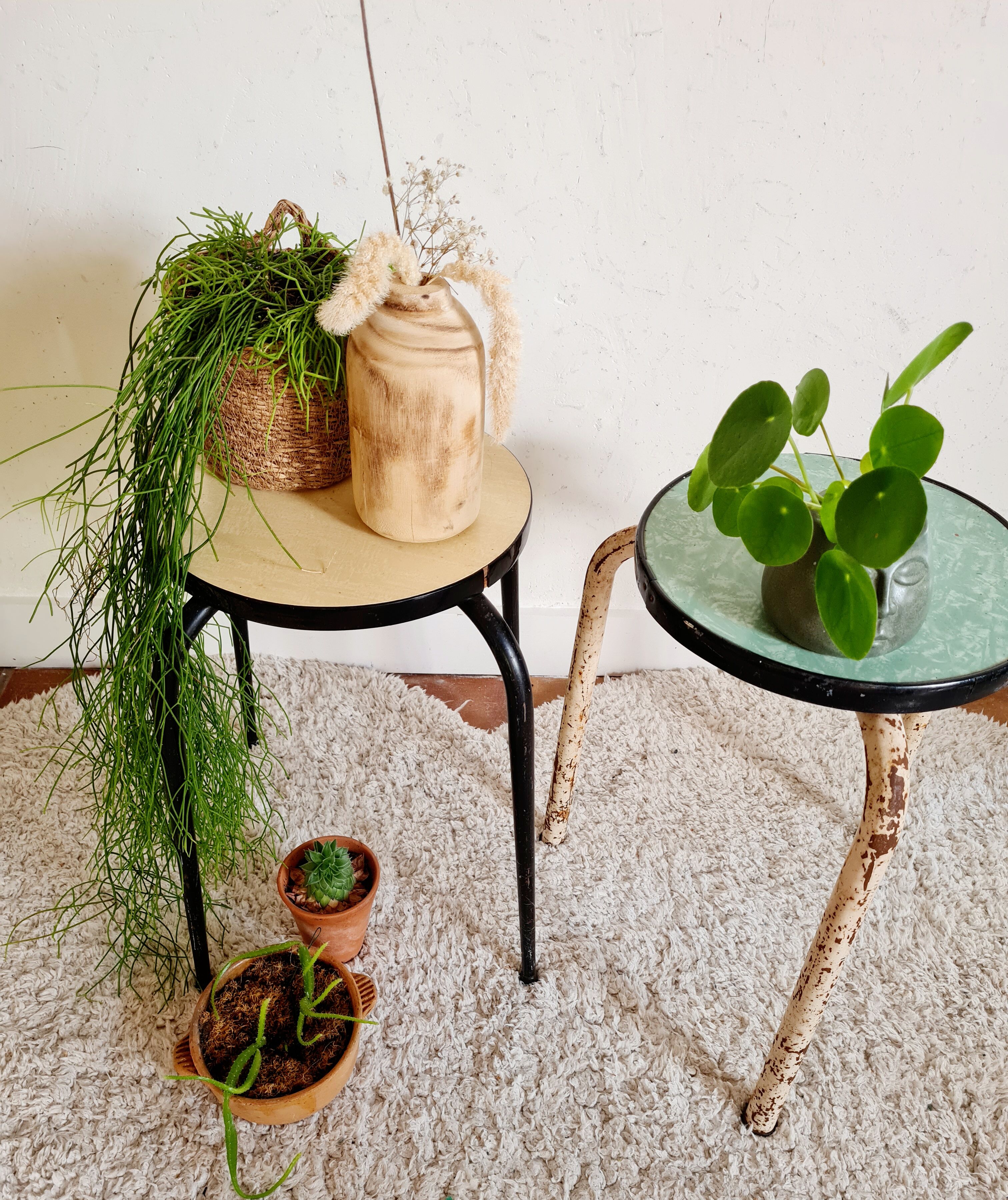 Duo de tabourets métal et assise formica