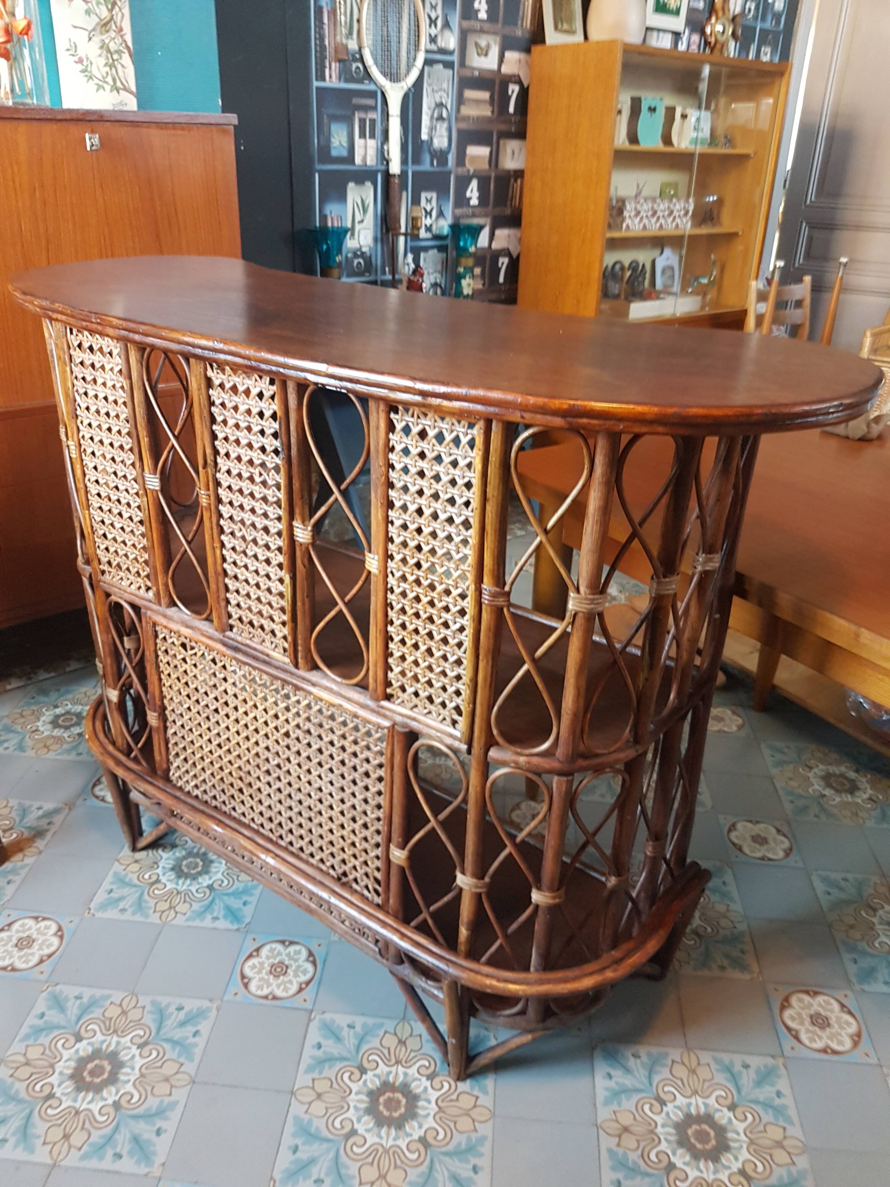 Bar rotin cannelé  et ses 2 tabourets