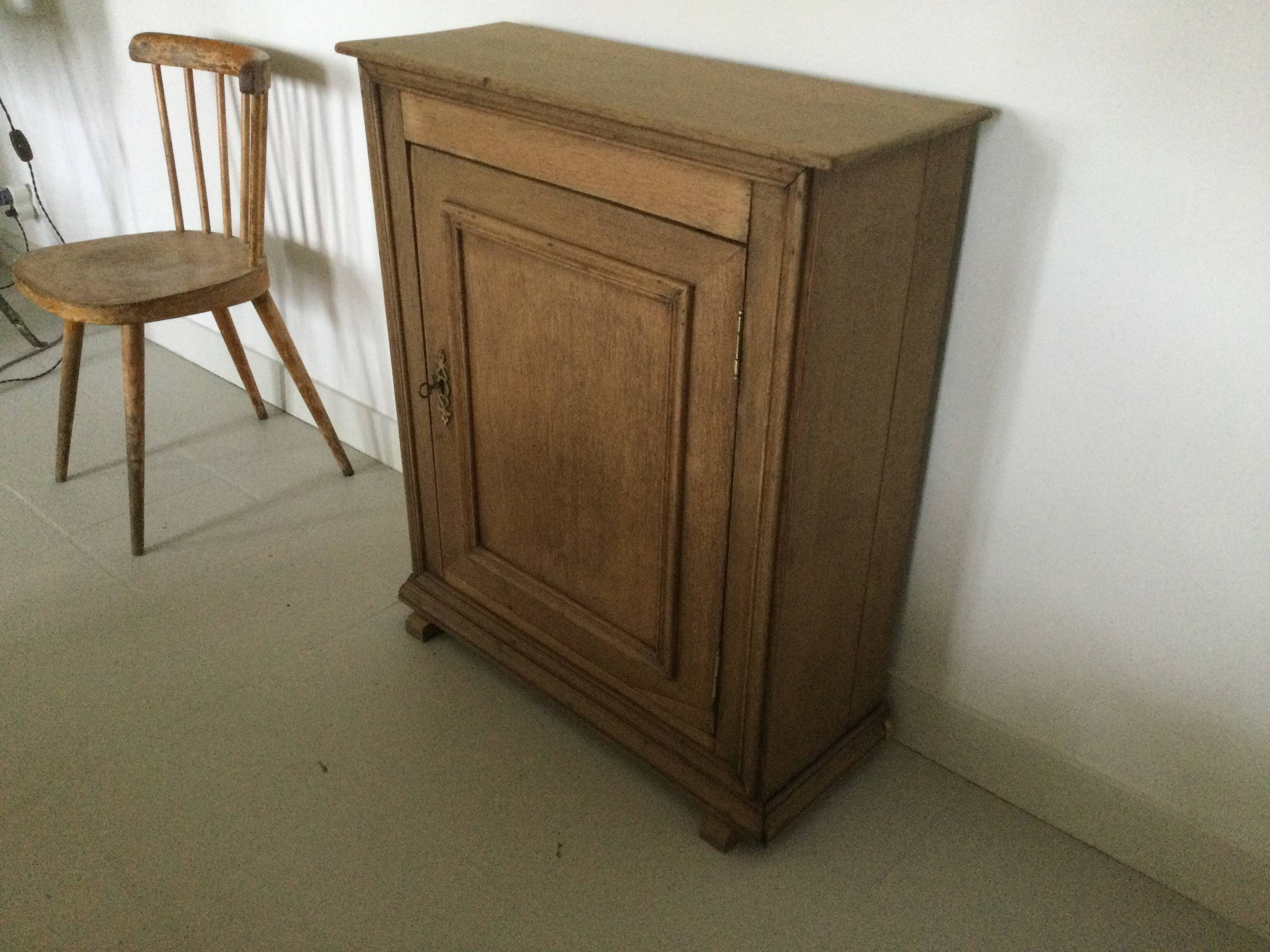 Petit meuble une porte en chêne clair