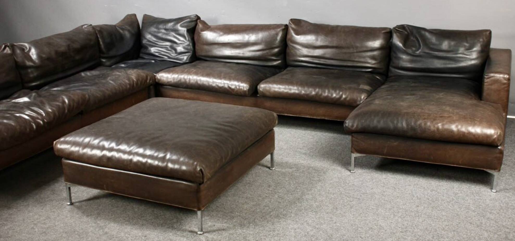 GIGANTESQUE CANAPÉ MODULABLE CUIR 12 PLACES.