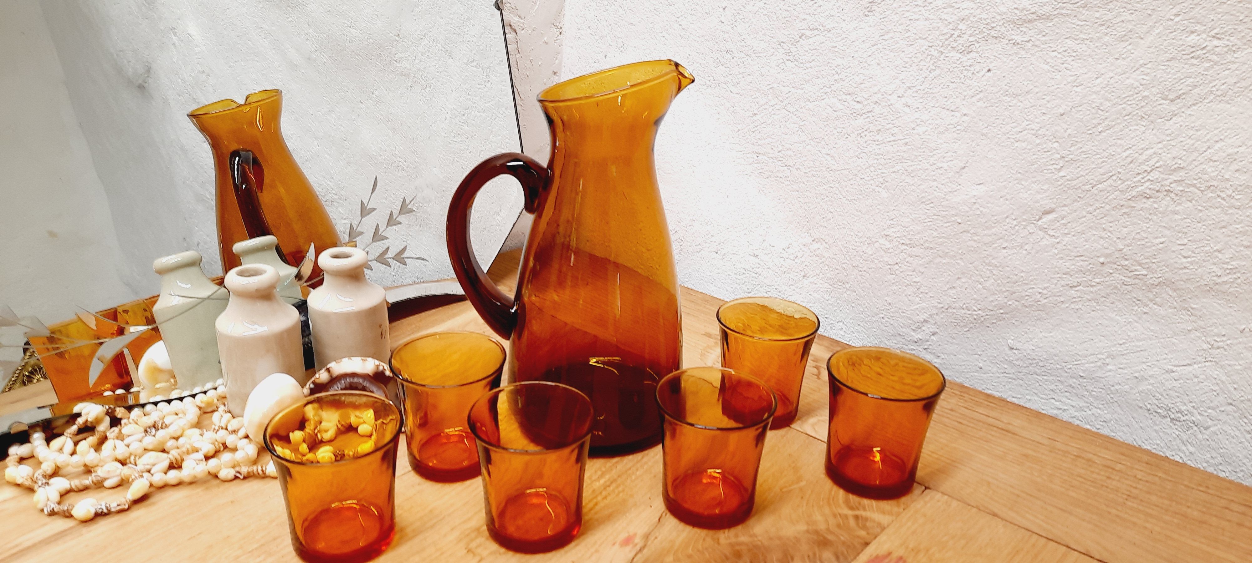 Set 6 amber glasses and decanter