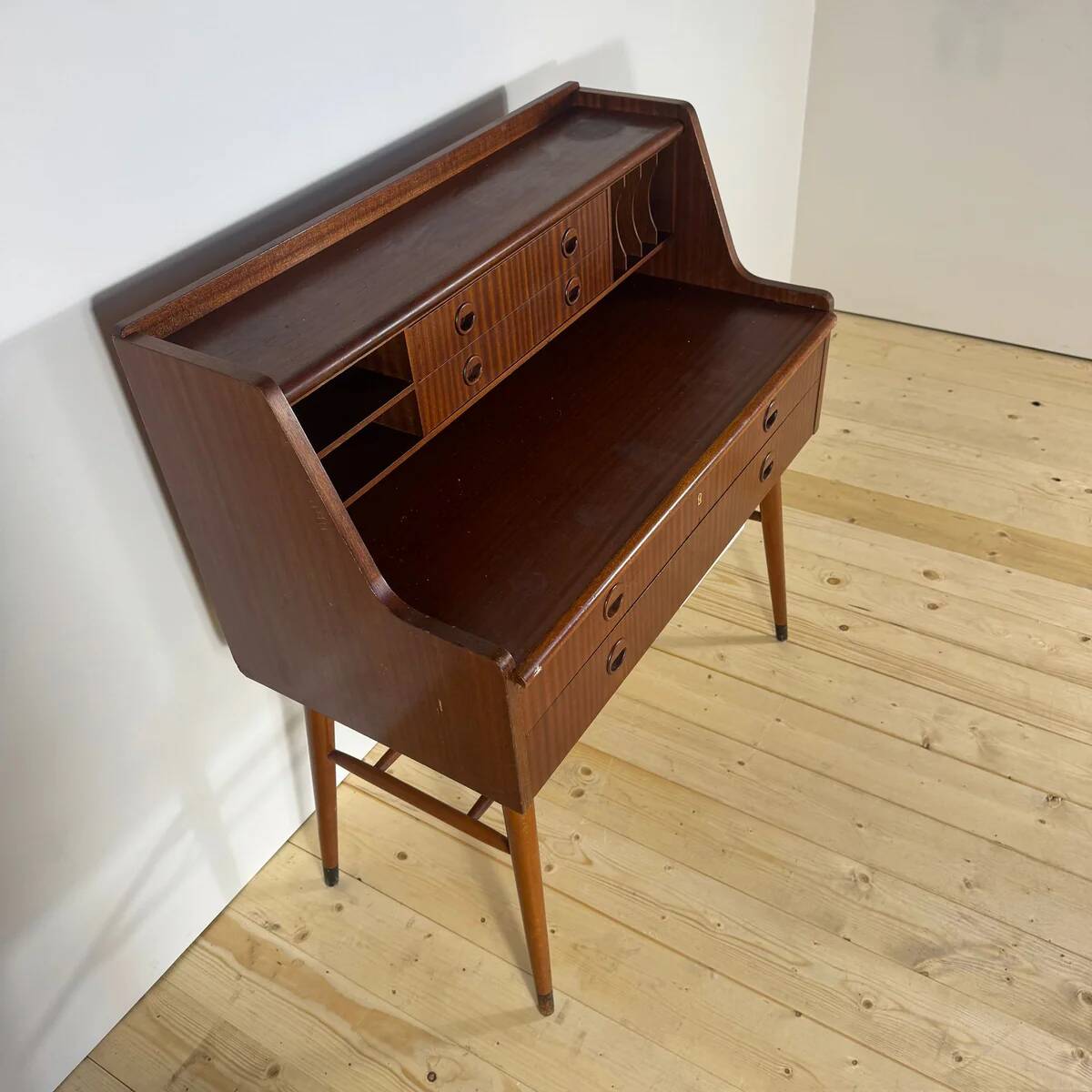 Secretary AB Bröderna Gustafssons – Mid-century Scandinavian design