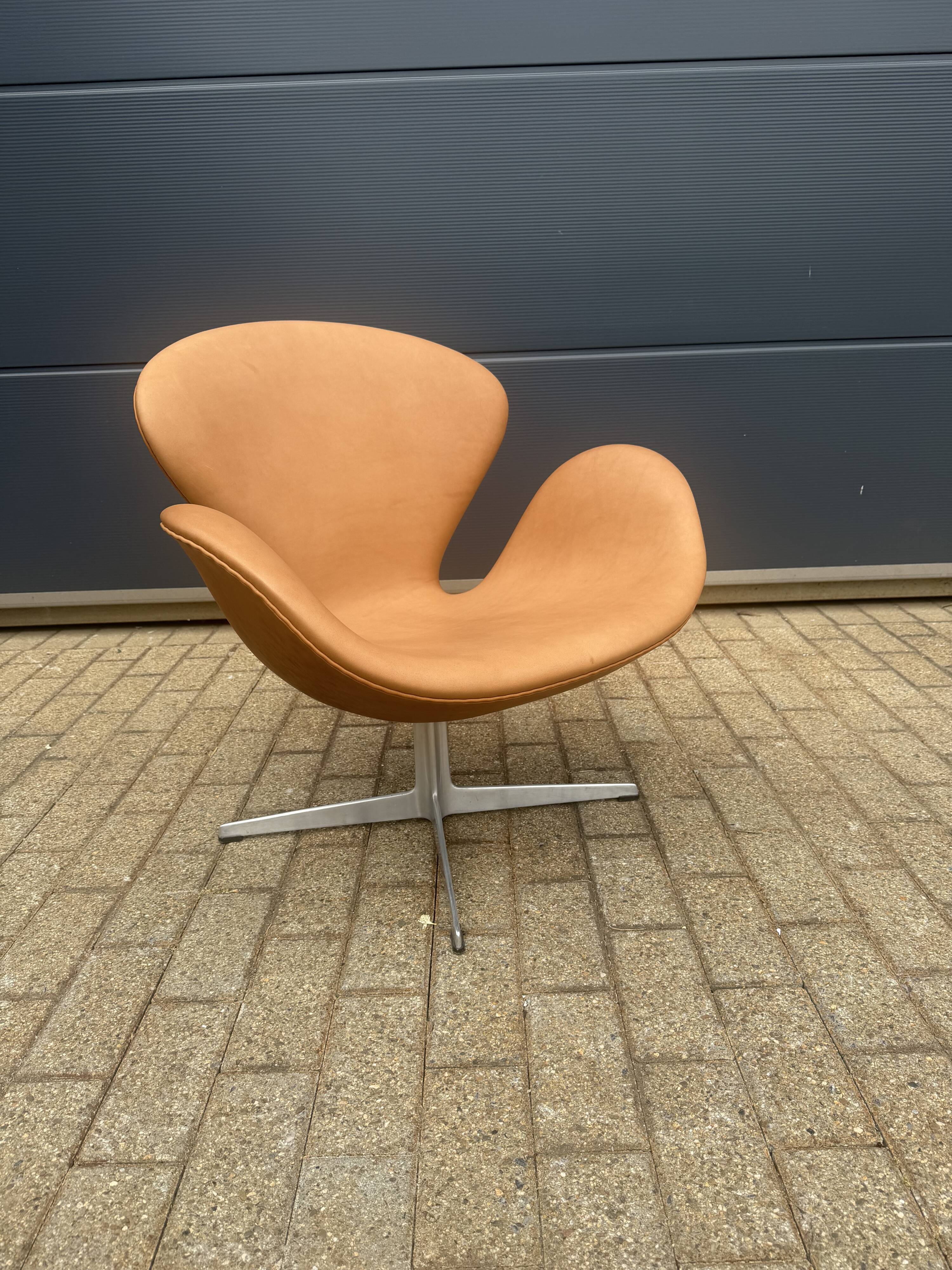 Fritz Hansen Swan Chair 05-‘67 Cognac Camel leather AS NEW