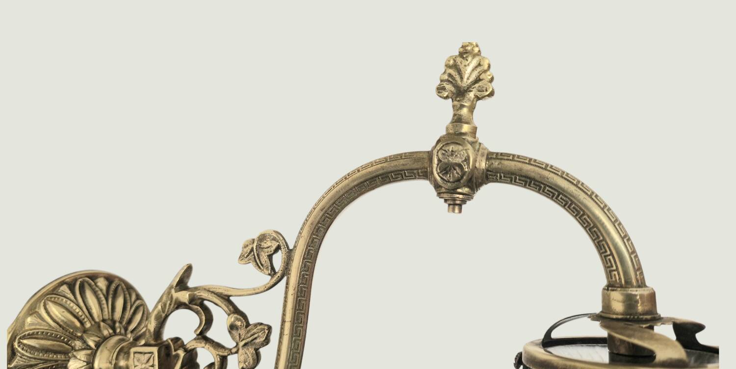 Louis XVI style wall sconce - Chiseled bronze and opaline glass