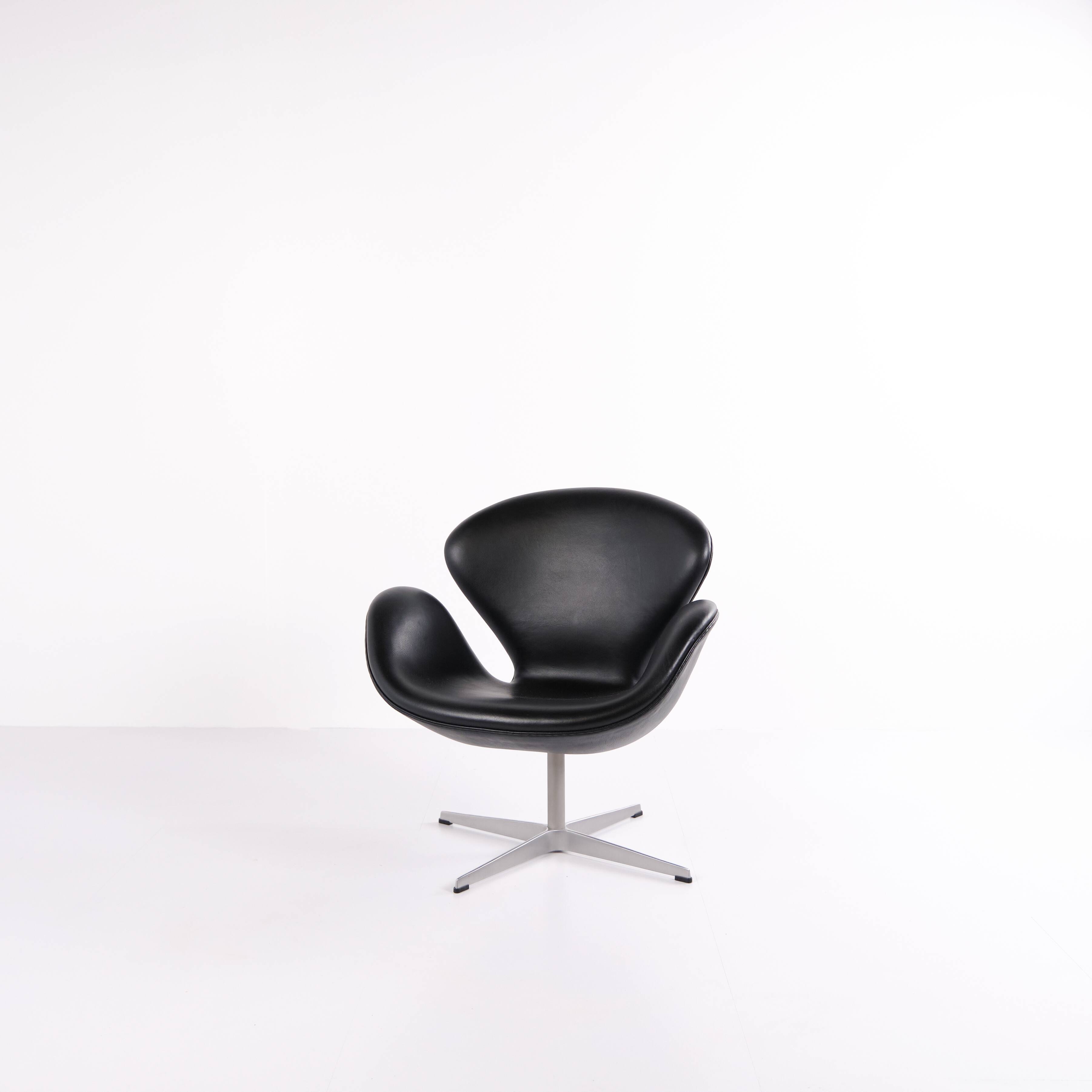 Armchair - The Swan - Model 3320 - Brown leather - Arne Jacobsen - Fritz Hansen - 2007