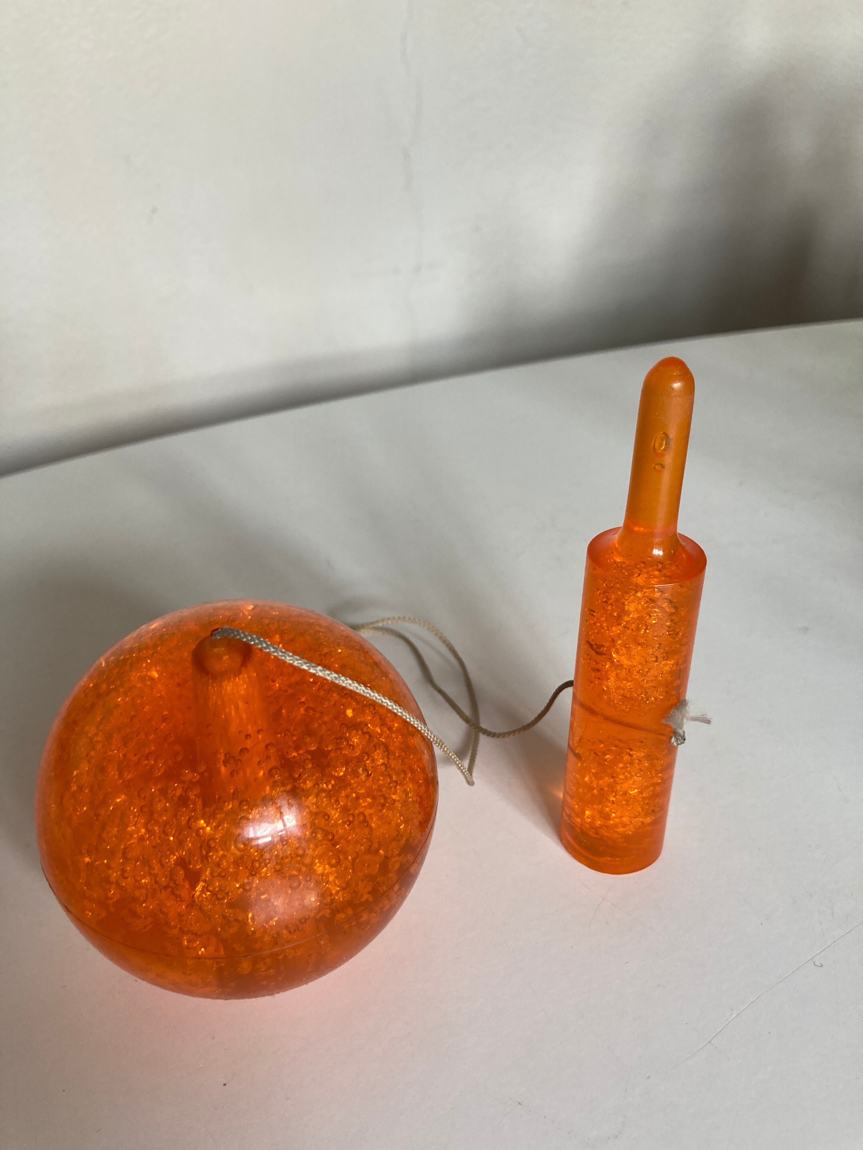 Bilboquet space age en Plexiglas bullé 1970