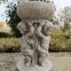 Paire de bougeoirs de jardin aux chérubins - résine patinée vieille pierre - France - Début 2000