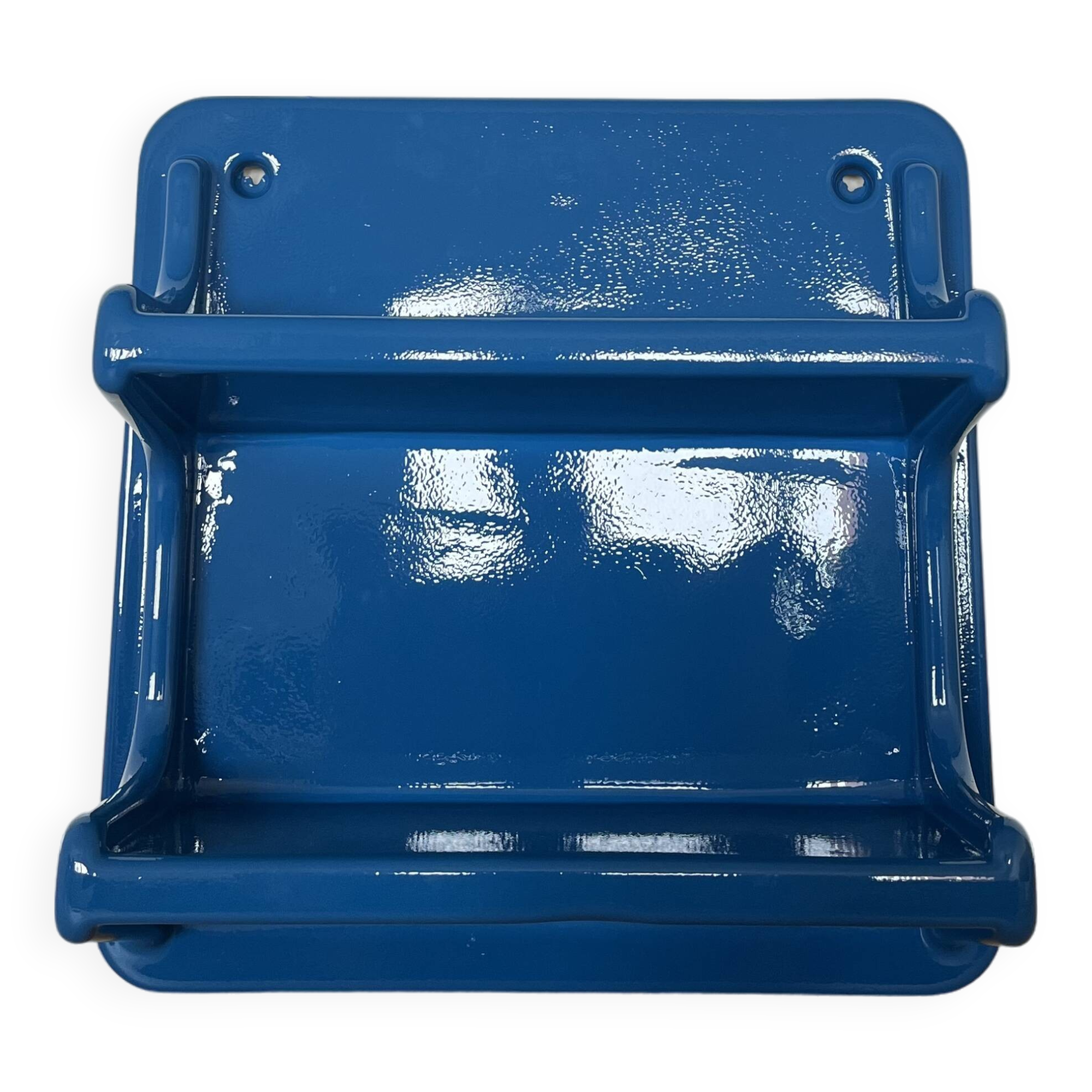 Plastic wall shelf by Jean-Paul Emonds alt