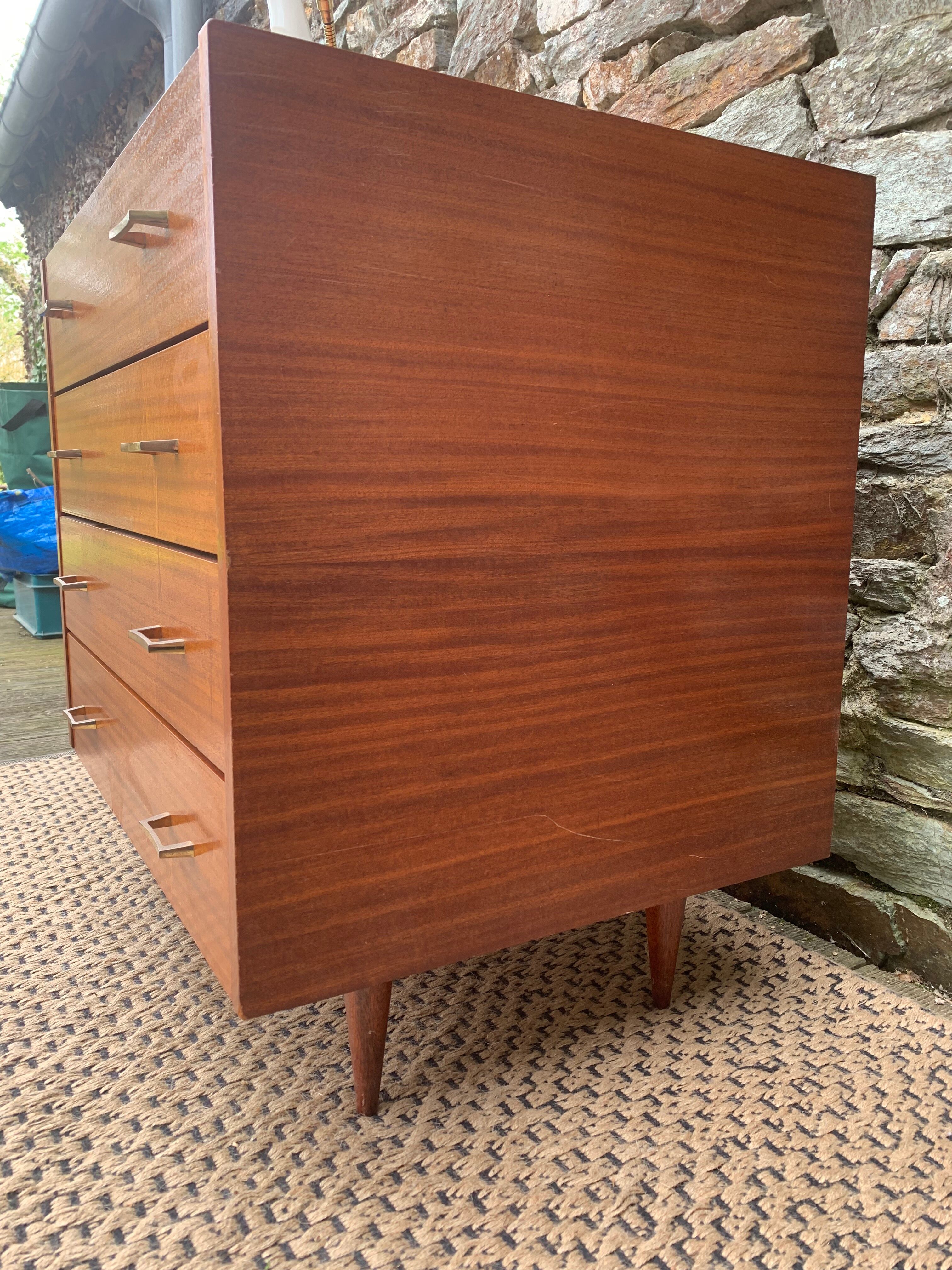 Vintage chest of drawers with 4 drawers