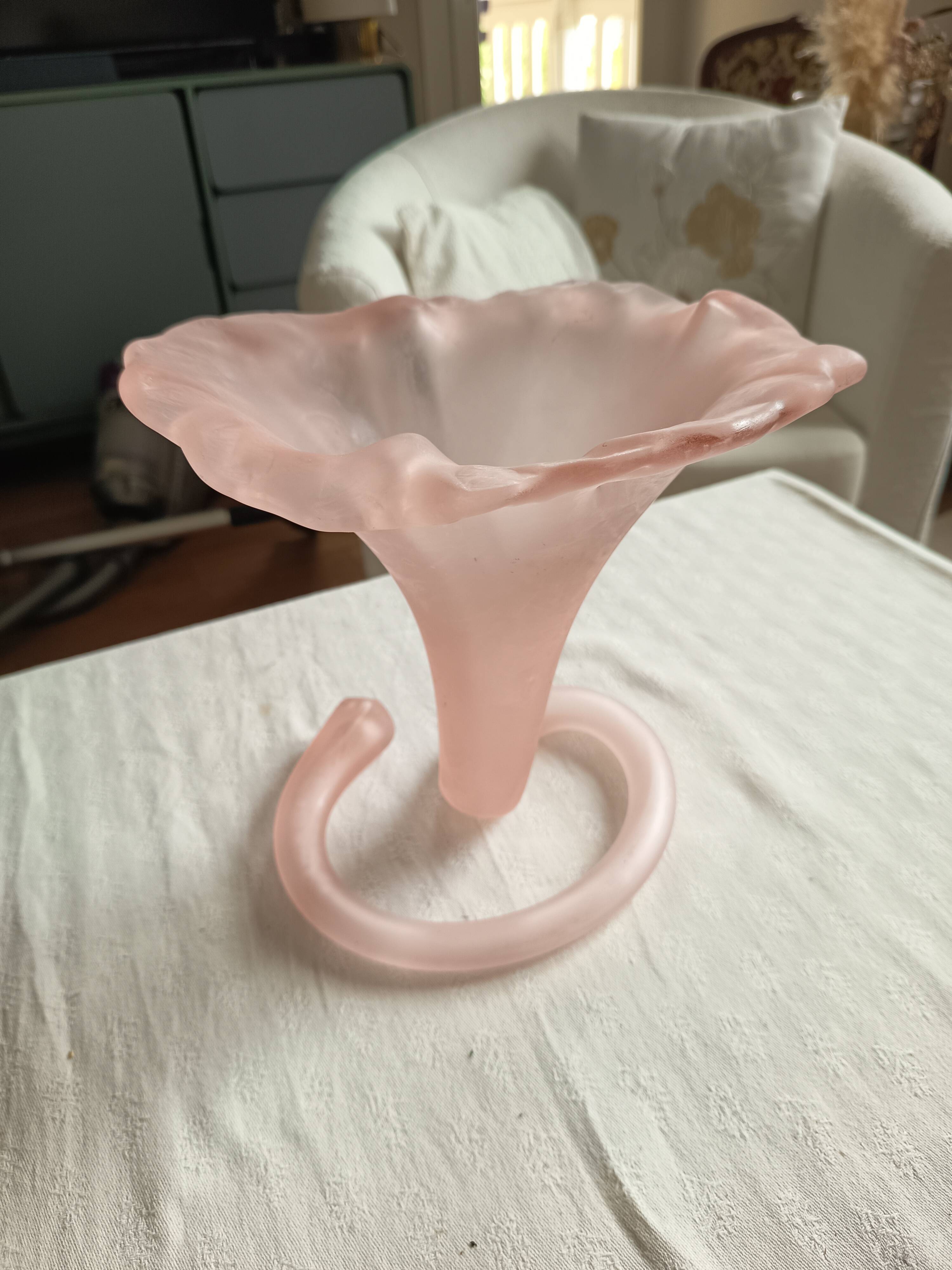 Large satin glass cornucopia vase "pâte de verre" frosted pink - Art style