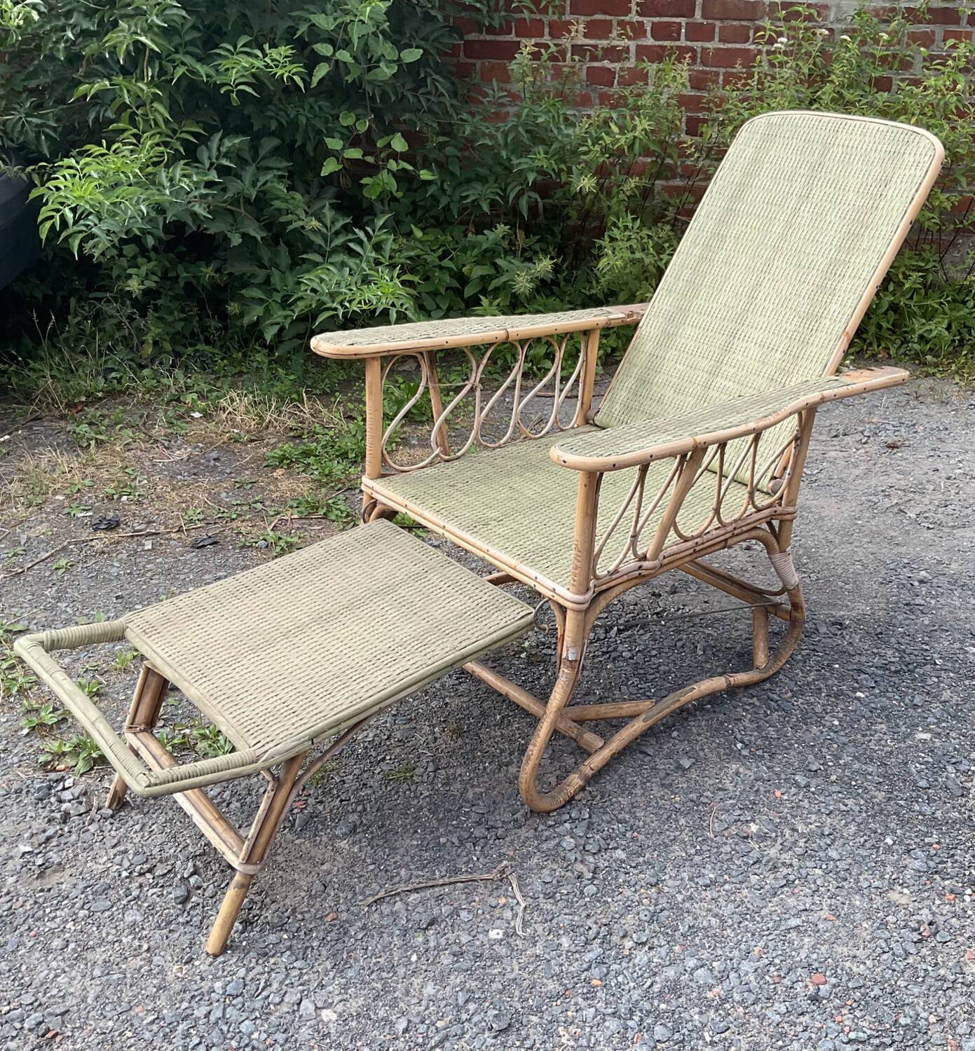 Vintage wicker rattan lounge chair