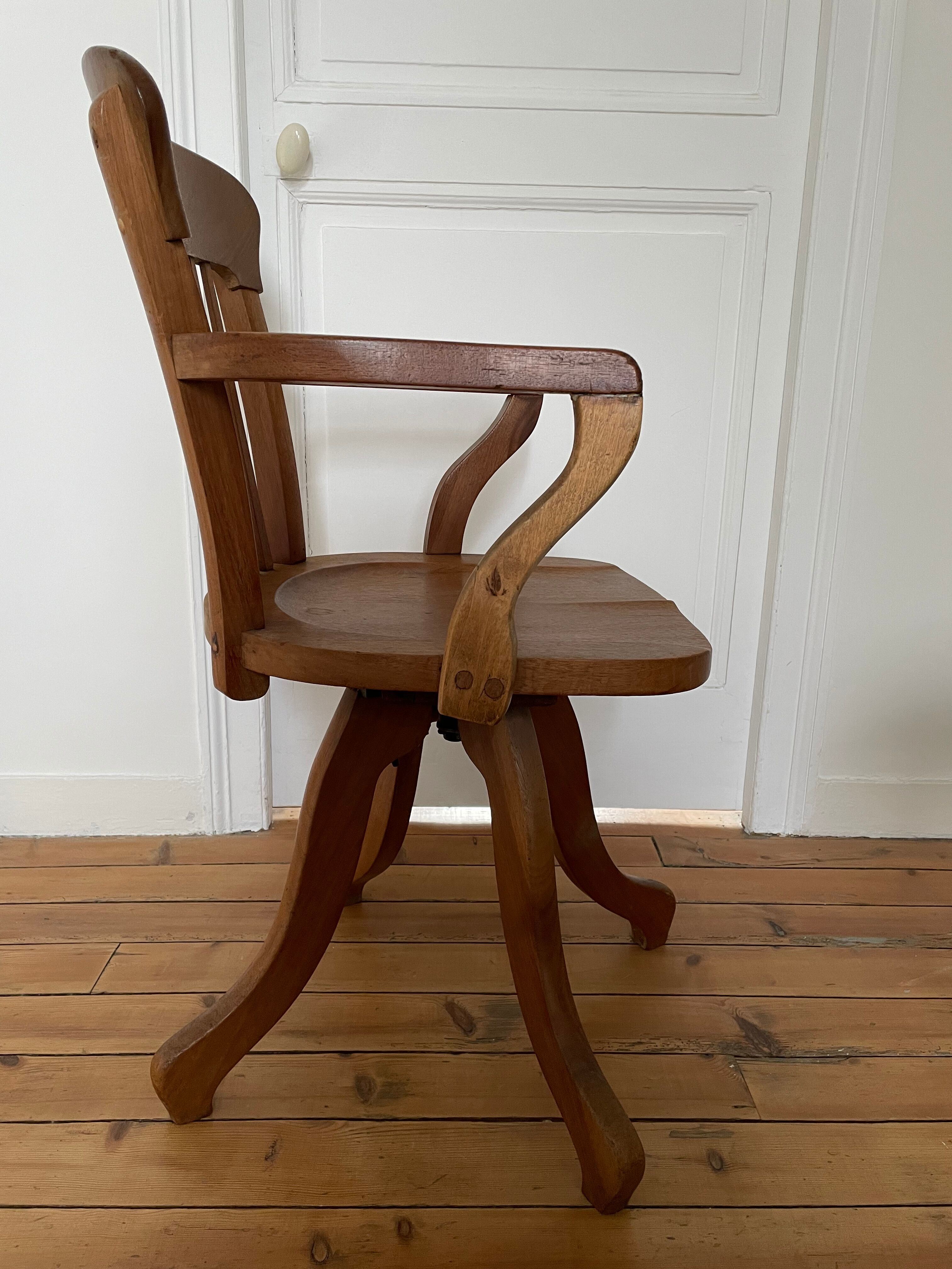 American office chair on 4 feet, 1930s