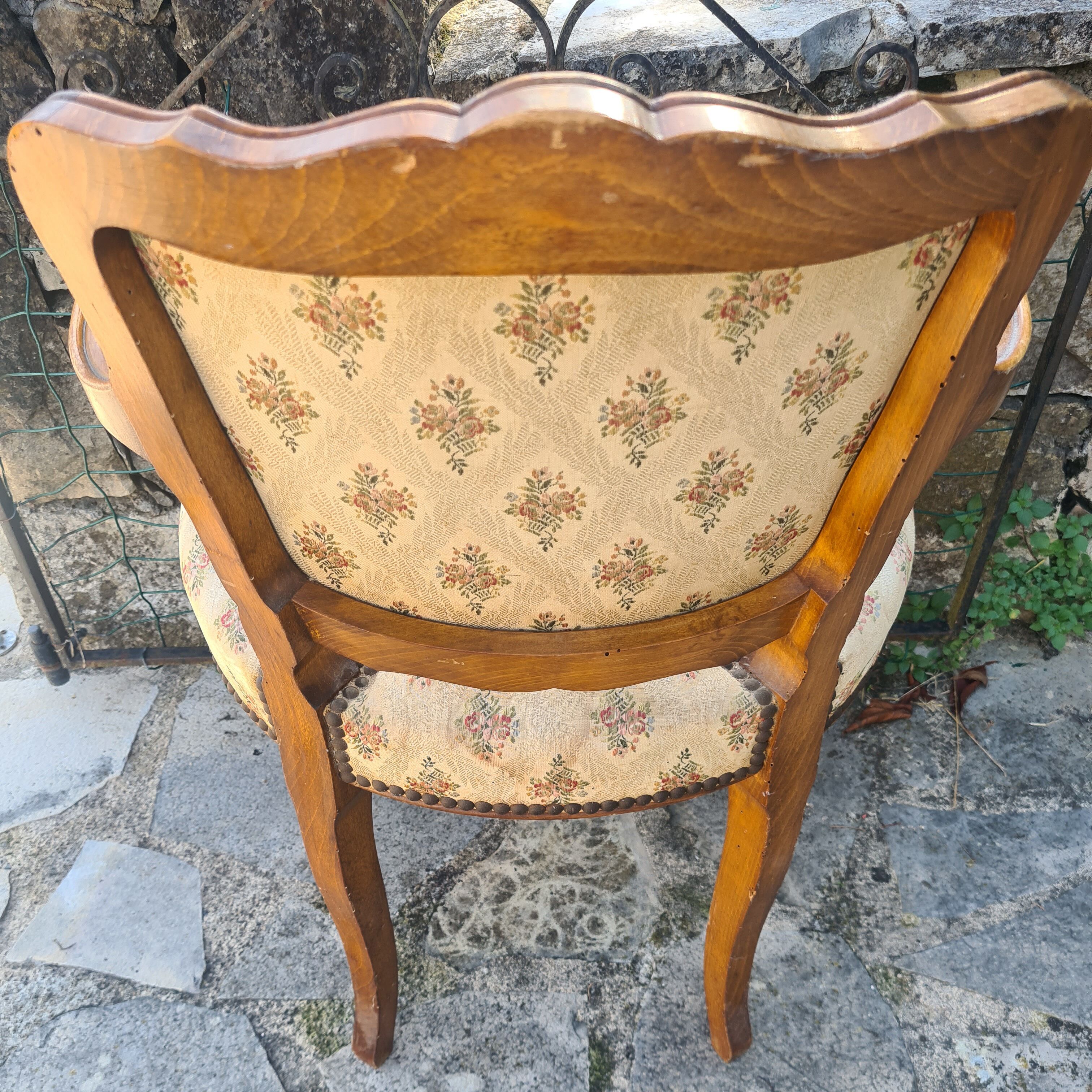 Fauteuil en bois tapisserie en l'état