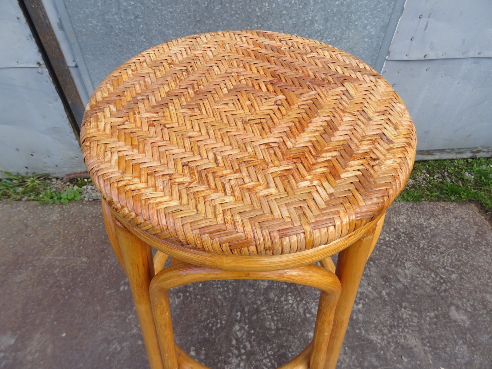 High bar stool in woven rattan