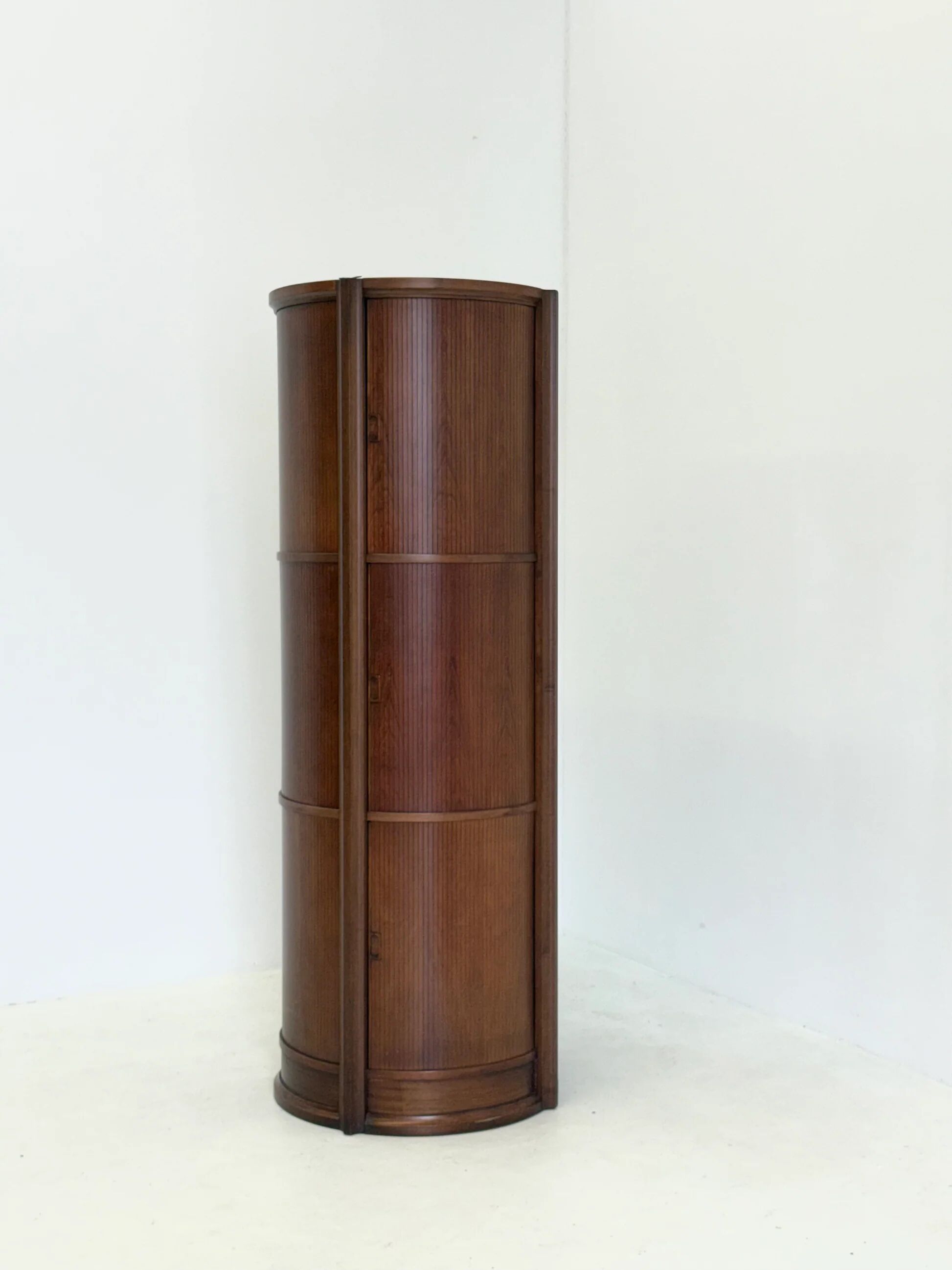 Sculptural Italian bar and storage cabinet by Gianfranco Frattini