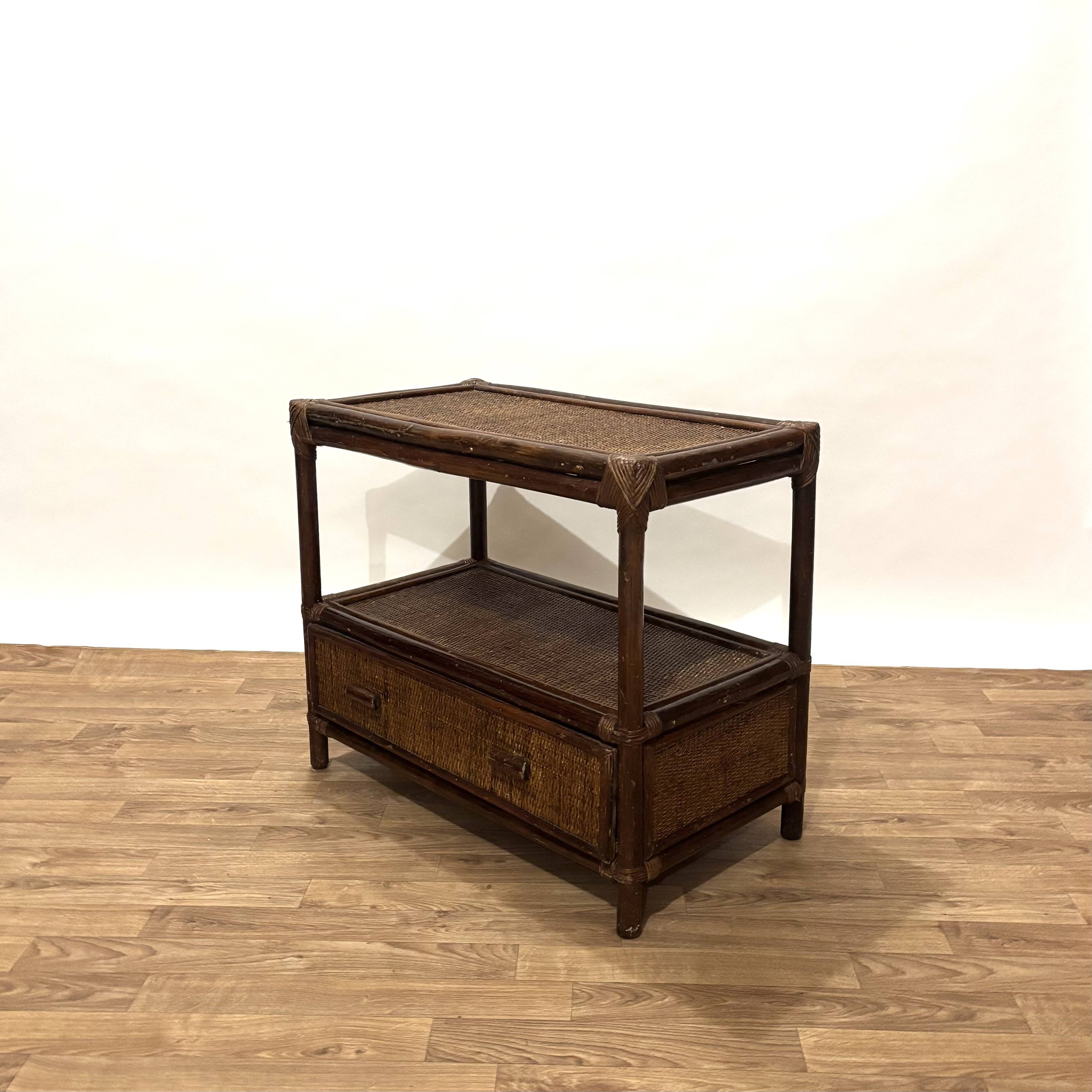 Meuble années 70 en osier tressé