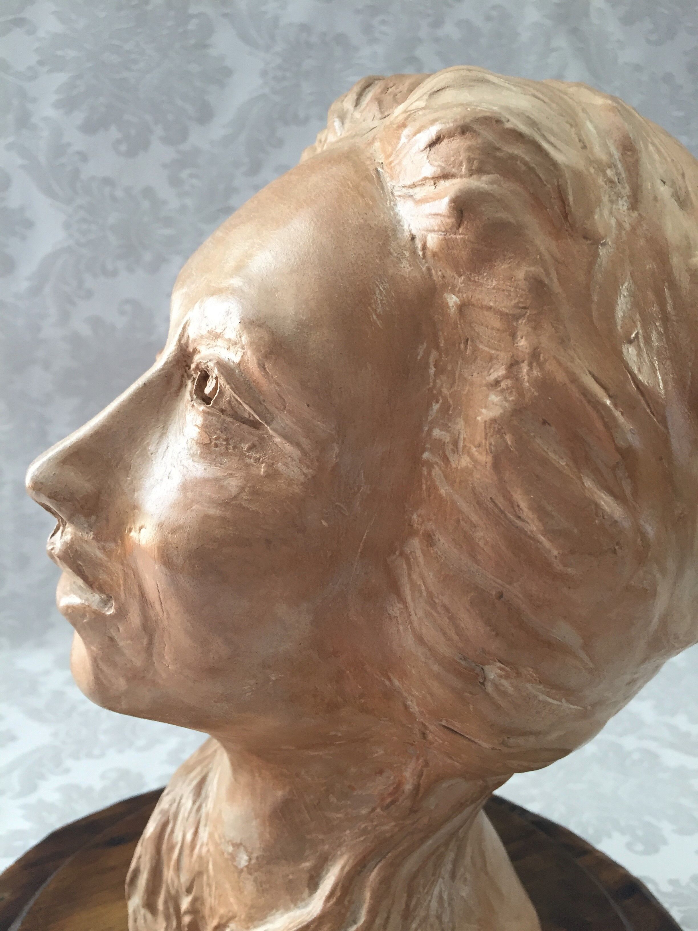Bust face of woman art design 1950