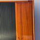 Armoire vintage italienne, noyer, bois cannelé, pieds en laiton années 1950.