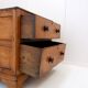 Commode rustique avec deux tiroirs et pieds sculptés - 1930