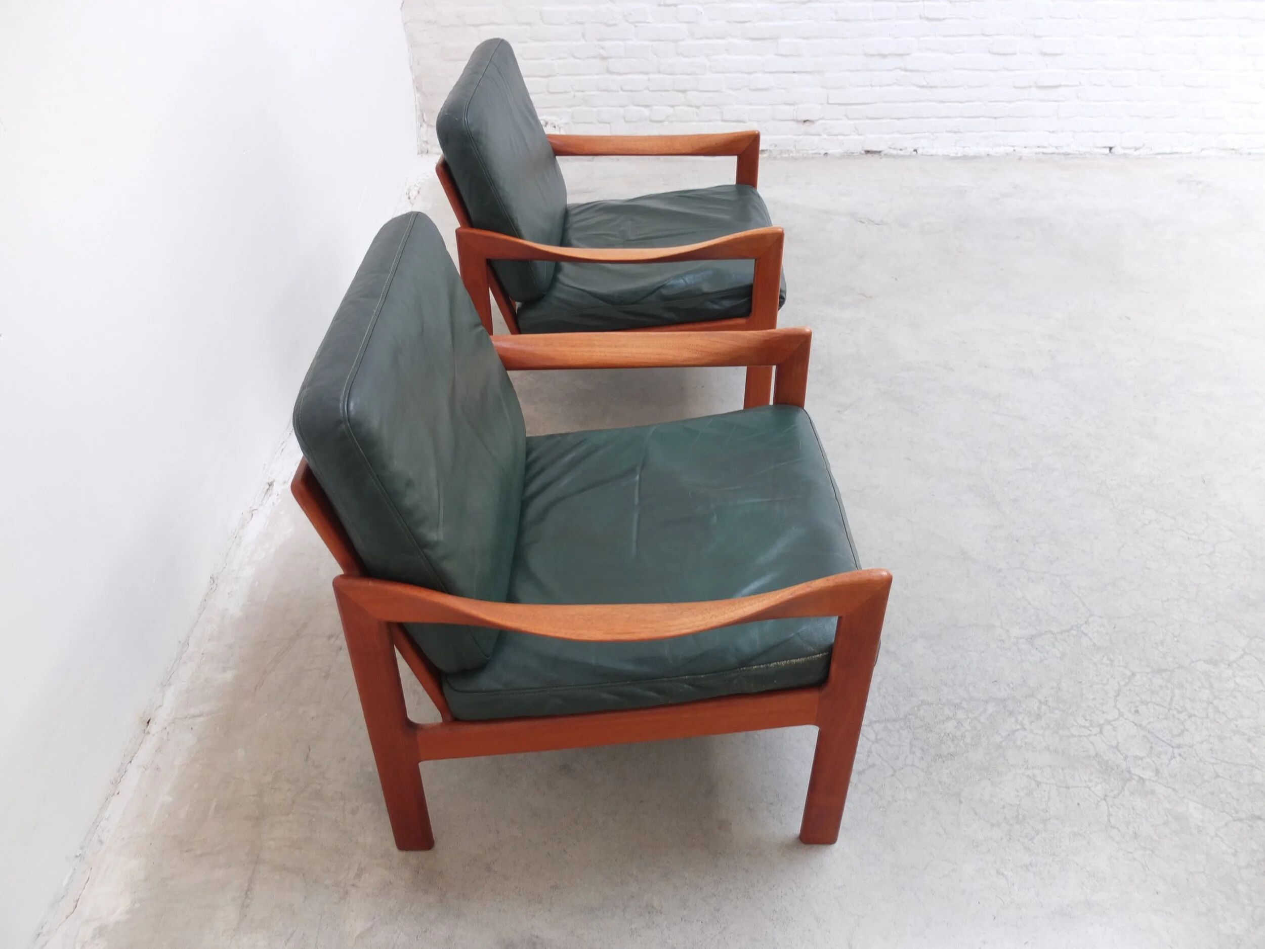 Danish pair of easy chairs by Illum Wikkelsø for Niels Eilersen, 1960s