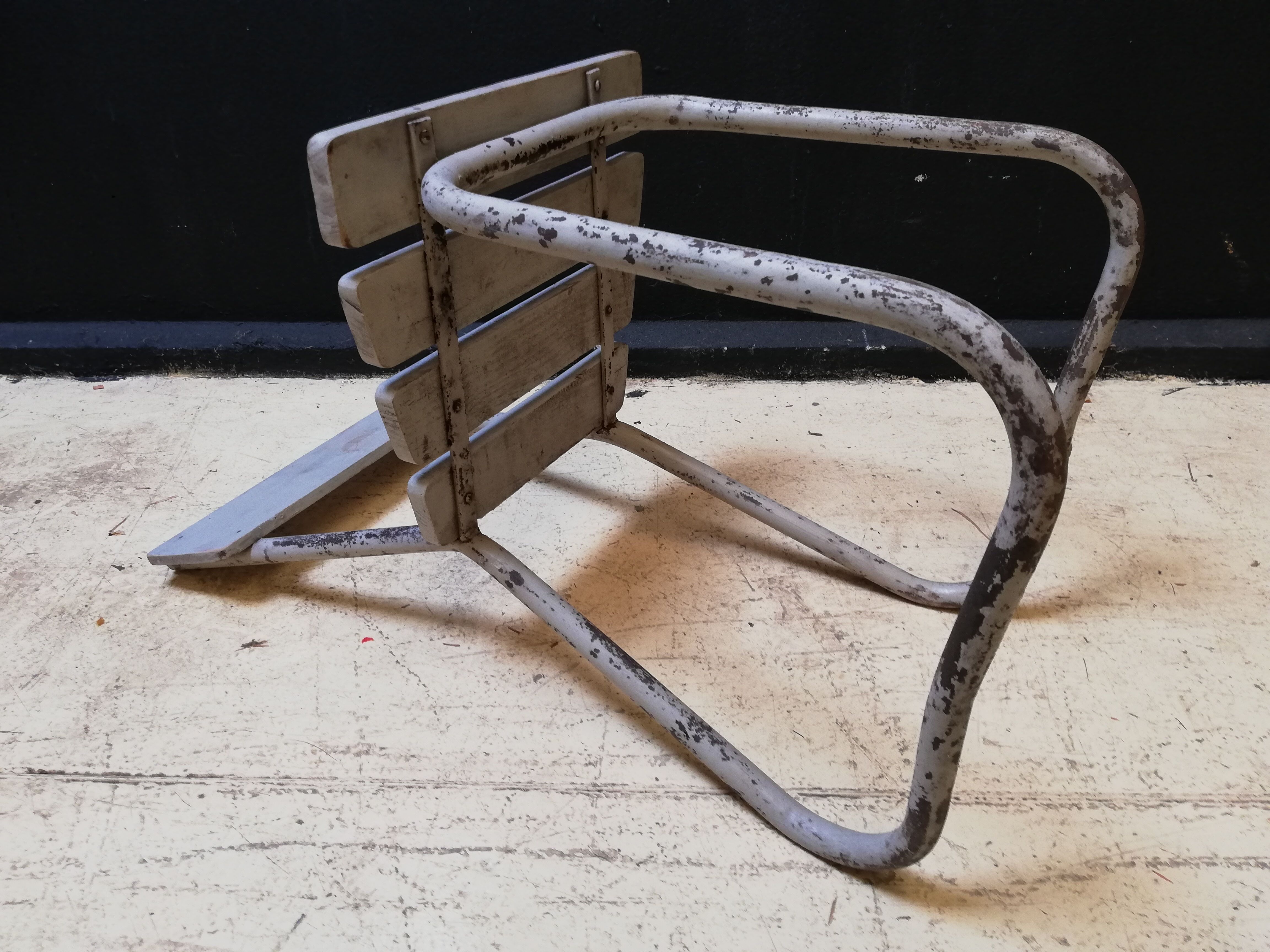 6 vintage garden chairs made of wood and metal