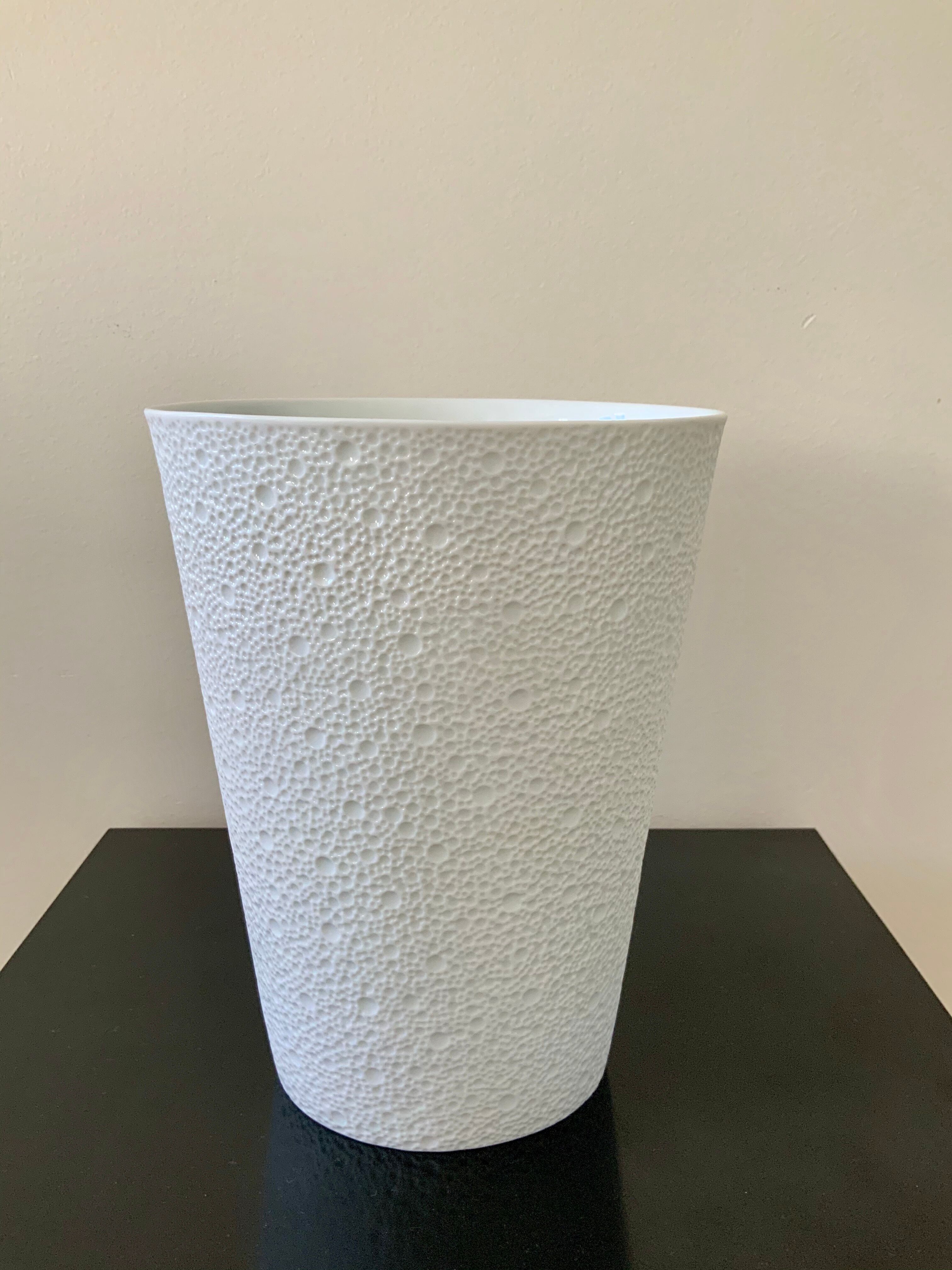 Bernardaud's "foam" vase in Limoges porcelain