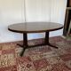 Table ovale extensible en placage d’orme