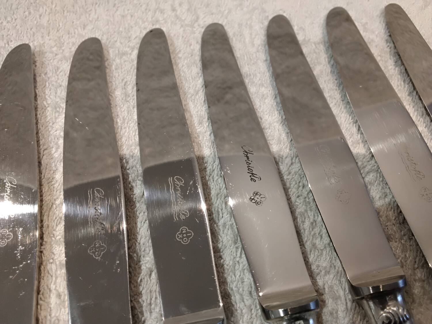 12 silver-plated dessert knives by Christofle Vendôme, 19.7cm